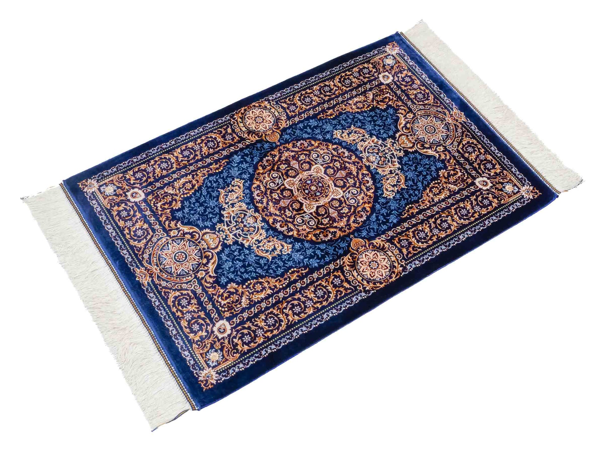 Ghom Maschinenteppich "Firuzan" 90 x 60 cm aus pflanzlicher Seide (Viskose) mit Medaillon, Navy-Blau. Teppichnummer: V36NY054H. Persian Luxury Collection by Khademi. Made in Iran / Persia – Vertrieb durch JUPITER Intl.