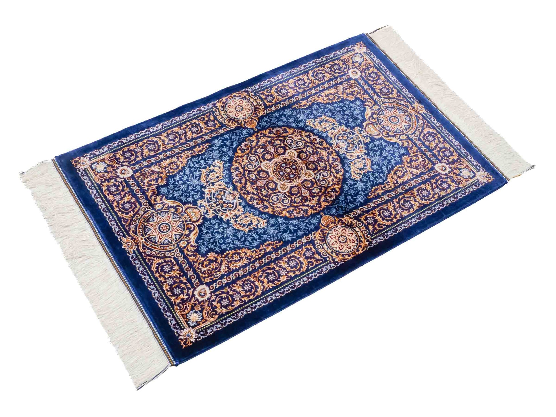 Ghom Maschinenteppich "Firuzan" 90 x 60 cm aus pflanzlicher Seide (Viskose) mit Medaillon, Navy-Blau. Teppichnummer: V36NY054H. Persian Luxury Collection by Khademi. Made in Iran / Persia – Vertrieb durch JUPITER Intl.