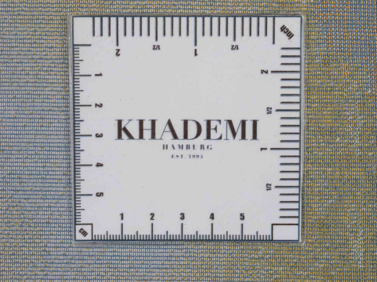 Ghom Maschinenteppich "Galoppierende Pferde" 90 x 60 cm aus pflanzlicher Seide (Viskose). Wandteppich mit Bildmotiv, Mehrfarbig. Teppichnummer: V35MC054H. Persian Luxury Collection by Khademi. Made in Iran / Persia – Vertrieb durch JUPITER Intl.