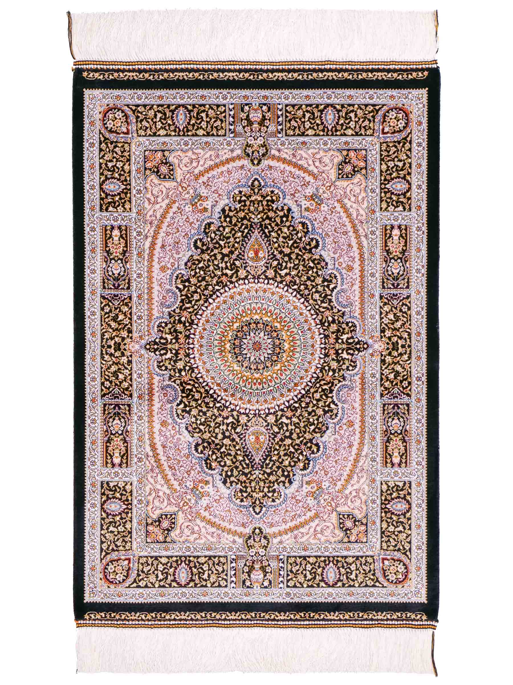 Ghom Maschinenteppich "Garshasp" 90 x 60 cm aus pflanzlicher Seide (Viskose) mit Medaillon, Schwarz. Teppichnummer: V38BK054H. Persian Luxury Collection by Khademi. Made in Iran / Persia – Vertrieb durch JUPITER Intl.