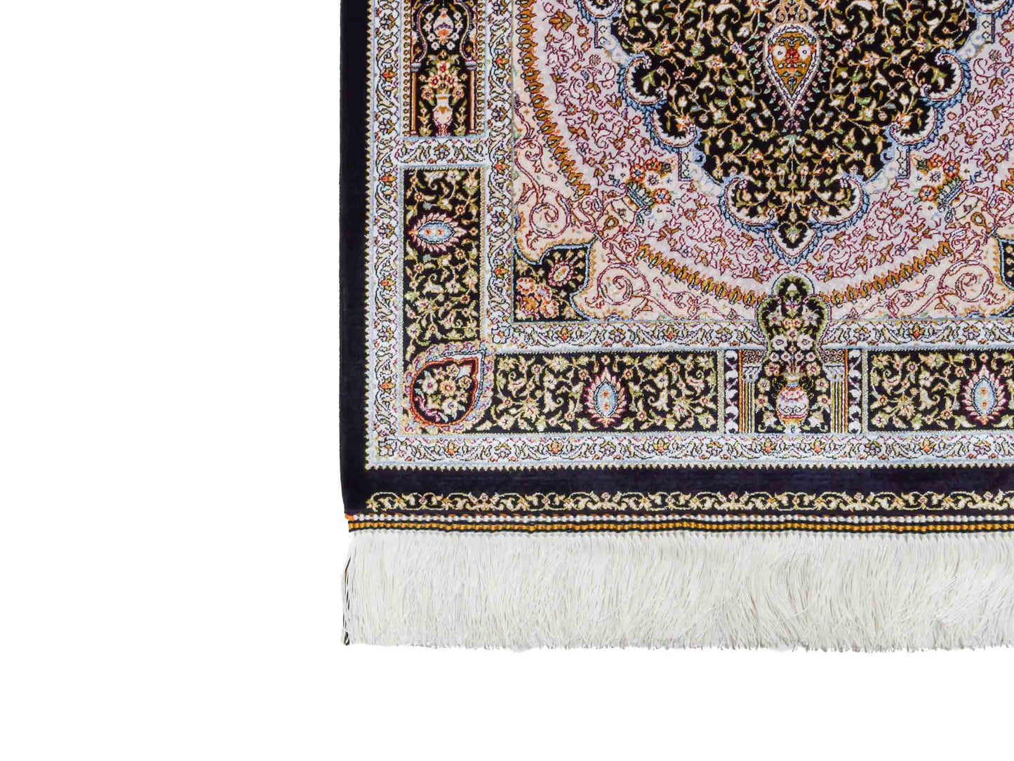 Ghom Maschinenteppich "Garshasp" 90 x 60 cm aus pflanzlicher Seide (Viskose) mit Medaillon, Schwarz. Teppichnummer: V38BK054H. Persian Luxury Collection by Khademi. Made in Iran / Persia – Vertrieb durch JUPITER Intl.