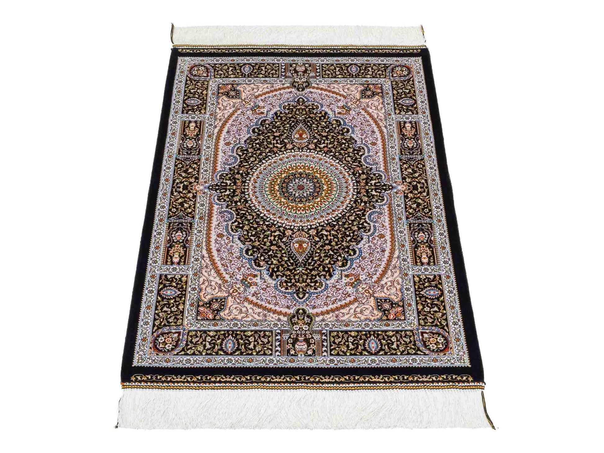 Ghom Maschinenteppich "Garshasp" 90 x 60 cm aus pflanzlicher Seide (Viskose) mit Medaillon, Schwarz. Teppichnummer: V38BK054H. Persian Luxury Collection by Khademi. Made in Iran / Persia – Vertrieb durch JUPITER Intl.