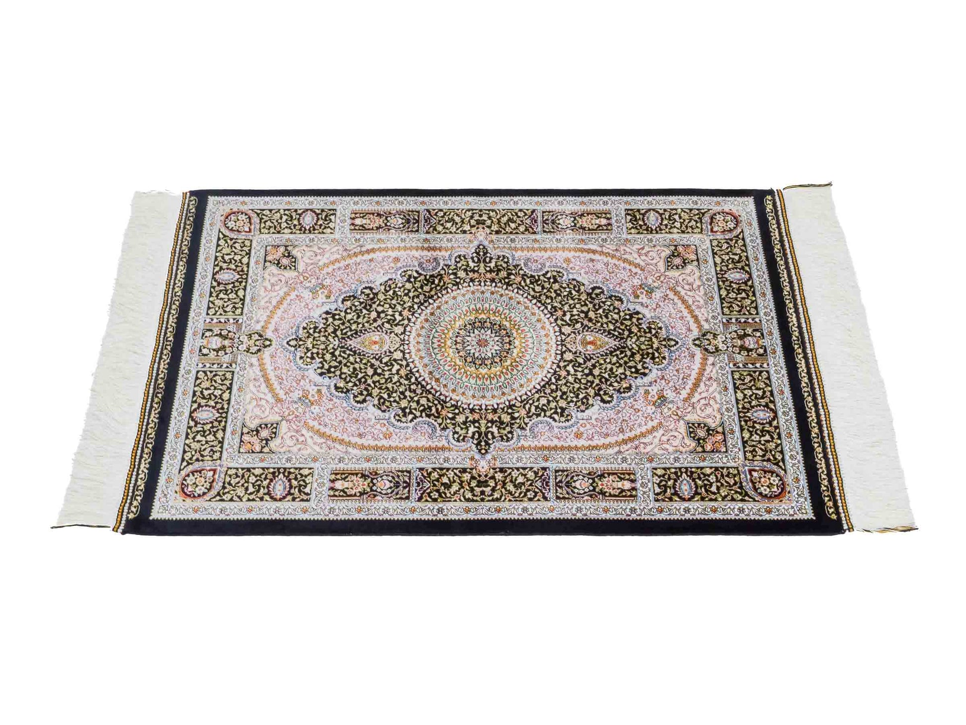 Ghom Maschinenteppich "Garshasp" 90 x 60 cm aus pflanzlicher Seide (Viskose) mit Medaillon, Schwarz. Teppichnummer: V38BK054H. Persian Luxury Collection by Khademi. Made in Iran / Persia – Vertrieb durch JUPITER Intl.