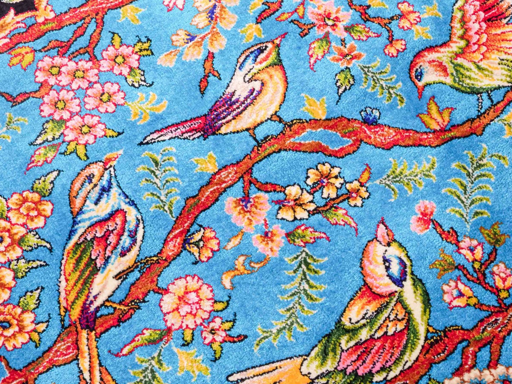 Ghom Maschinenteppich "Garsivaz" 90 x 60 cm aus pflanzlicher Seide (Viskose) mit Bildmotiv, Marineblau, Blau. Teppichnummer: V51TB054H Persian Luxury Collection by Khademi. Made in Iran / Persia – Vertrieb durch JUPITER Intl.