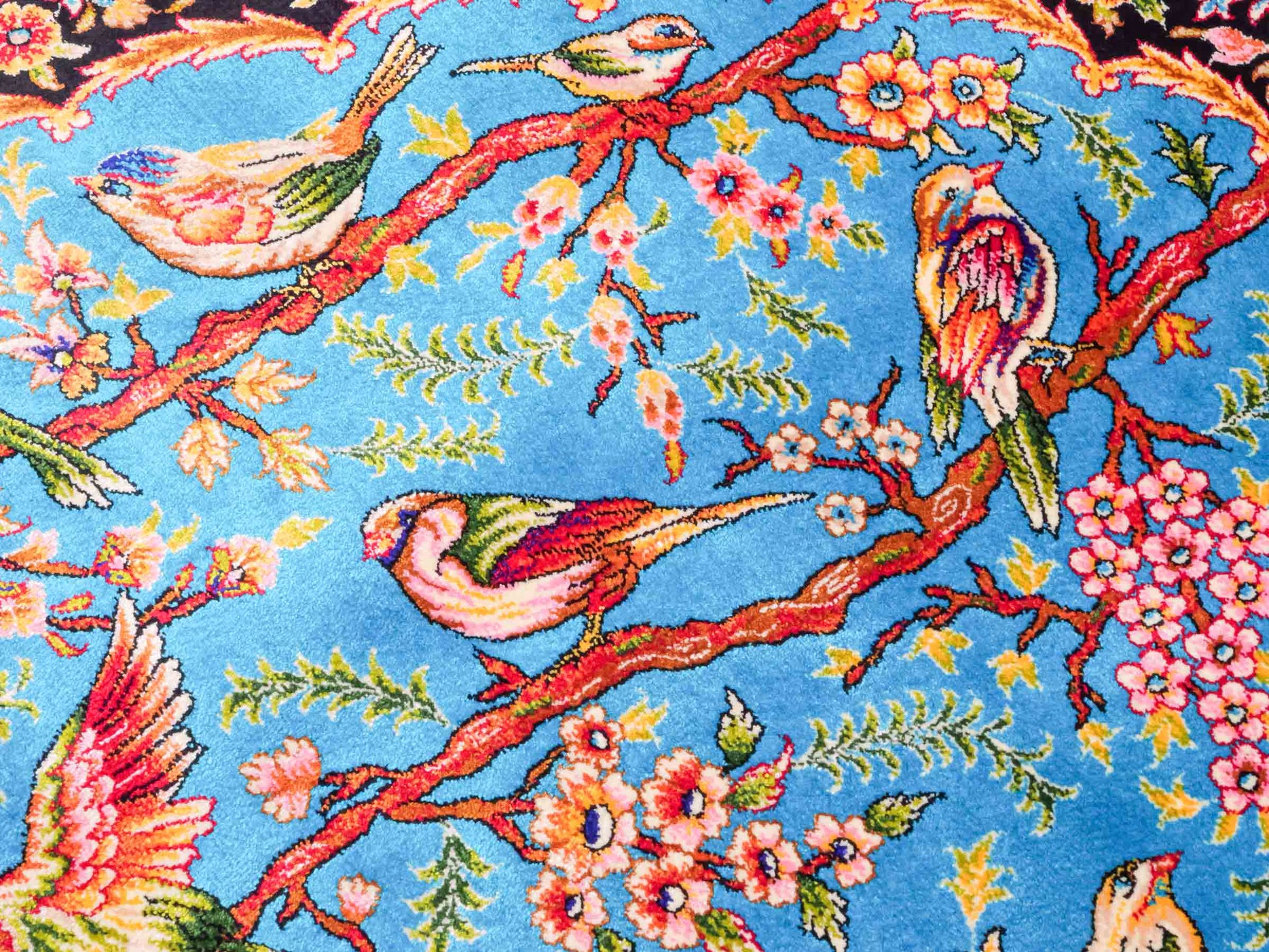 Ghom Maschinenteppich "Garsivaz" 90 x 60 cm aus pflanzlicher Seide (Viskose) mit Bildmotiv, Marineblau, Blau. Teppichnummer: V51TB054H Persian Luxury Collection by Khademi. Made in Iran / Persia – Vertrieb durch JUPITER Intl.