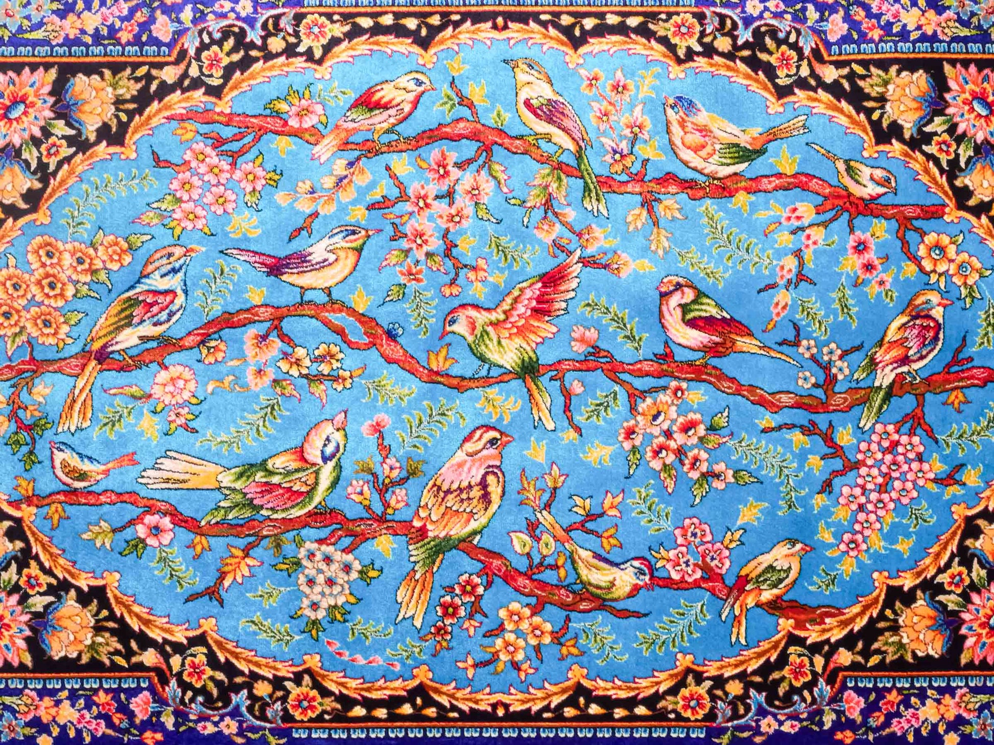 Ghom Maschinenteppich "Garsivaz" 90 x 60 cm aus pflanzlicher Seide (Viskose) mit Bildmotiv, Marineblau, Blau. Teppichnummer: V51TB054H Persian Luxury Collection by Khademi. Made in Iran / Persia – Vertrieb durch JUPITER Intl.
