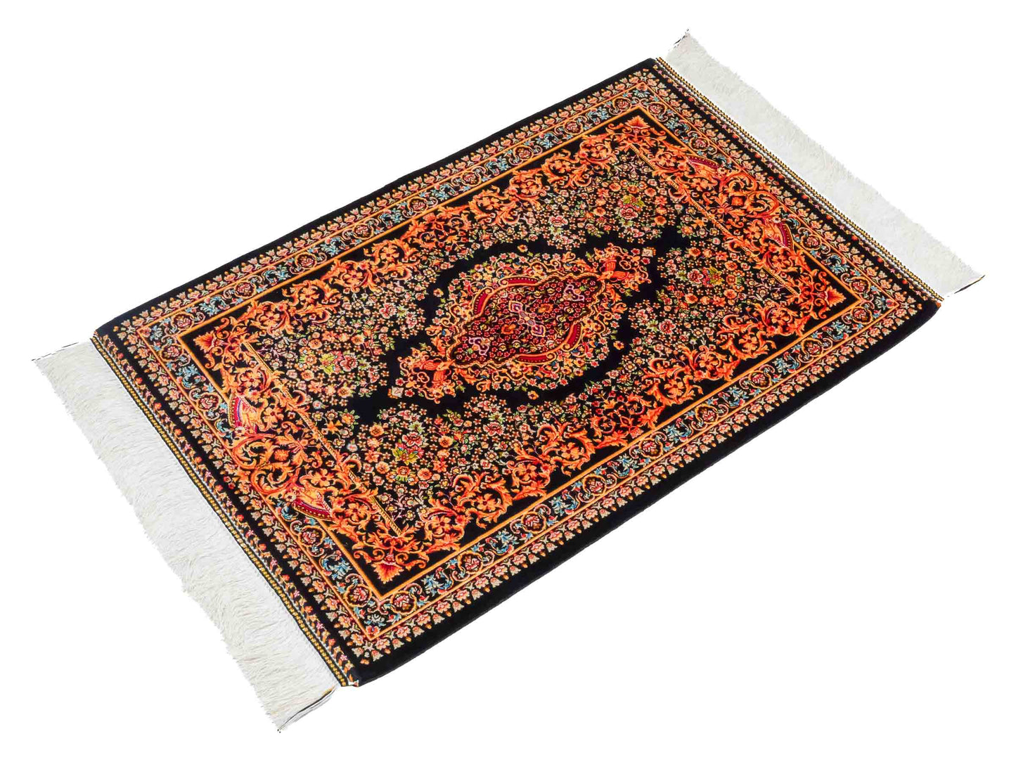 Ghom Maschinenteppich "Giv" 90 x 60 cm aus pflanzlicher Seide (Viskose) mit Medaillon, Schwarz-Gold. Teppichnummer: V42BK054H. Persian Luxury Collection by Khademi. Made in Iran / Persia – Vertrieb durch JUPITER Intl.