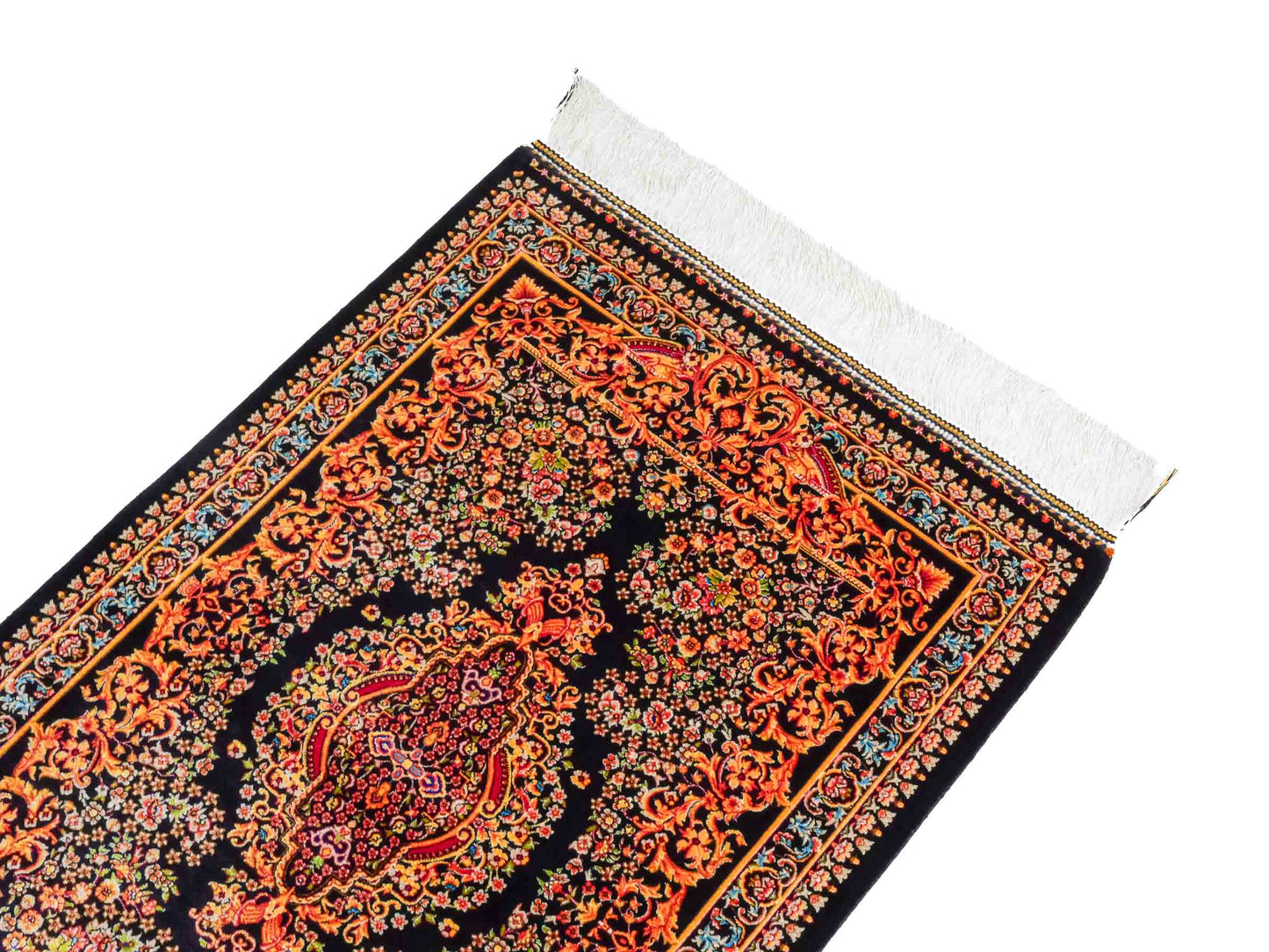 Ghom Maschinenteppich "Giv" 90 x 60 cm aus pflanzlicher Seide (Viskose) mit Medaillon, Schwarz-Gold. Teppichnummer: V42BK054H. Persian Luxury Collection by Khademi. Made in Iran / Persia – Vertrieb durch JUPITER Intl.