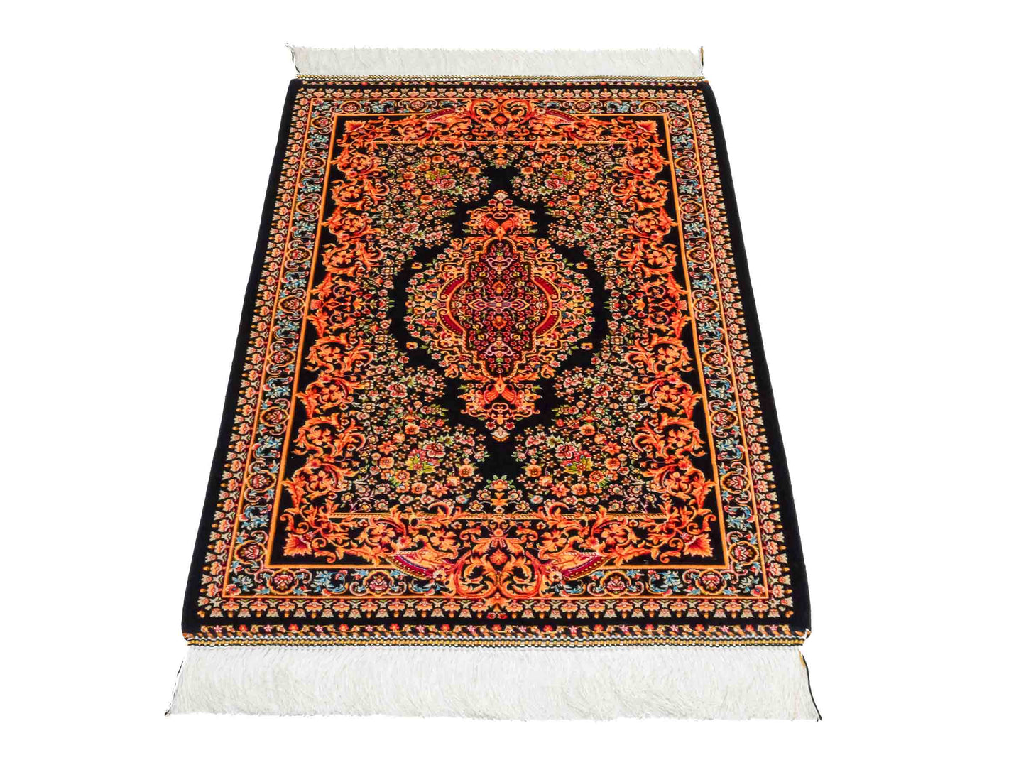 Ghom Maschinenteppich "Giv" 90 x 60 cm aus pflanzlicher Seide (Viskose) mit Medaillon, Schwarz-Gold. Teppichnummer: V42BK054H. Persian Luxury Collection by Khademi. Made in Iran / Persia – Vertrieb durch JUPITER Intl.