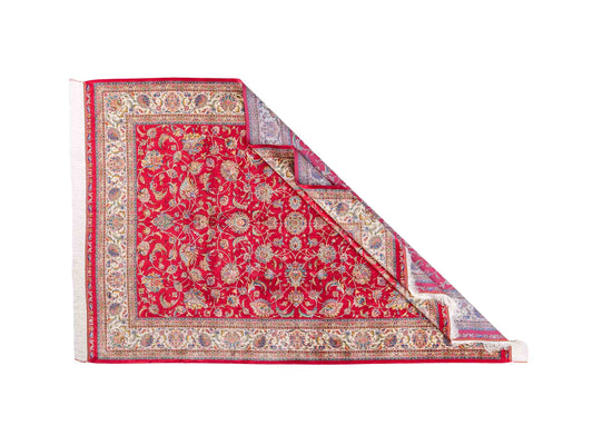 Ghom Maschinenteppich "Gordafarid" 225 x 150 cm, durchgemustert, aus pflanzlicher Seide (Viskose), Rot-Cremeweiß. Teppichnummer: V41RD338H. Persian Luxury Collection by Khademi. Made in Iran / Persia – Vertrieb durch JUPITER Intl.