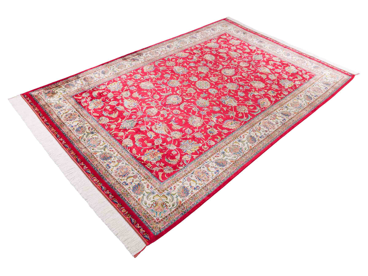 Ghom Maschinenteppich "Gordafarid" 225 x 150 cm, durchgemustert, aus pflanzlicher Seide (Viskose), Rot-Cremeweiß. Teppichnummer: V41RD338H. Persian Luxury Collection by Khademi. Made in Iran / Persia – Vertrieb durch JUPITER Intl.