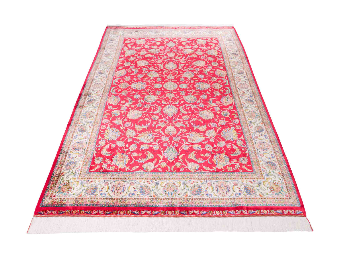 Ghom Maschinenteppich "Gordafarid" 225 x 150 cm, durchgemustert, aus pflanzlicher Seide (Viskose), Rot-Cremeweiß. Teppichnummer: V41RD338H. Persian Luxury Collection by Khademi. Made in Iran / Persia – Vertrieb durch JUPITER Intl.