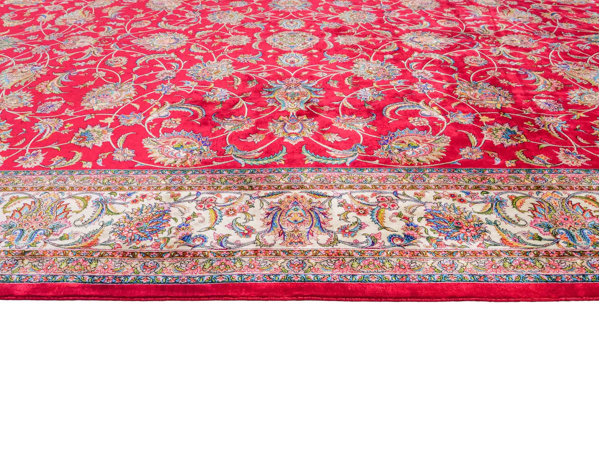 Ghom Maschinenteppich "Gordafarid" 225 x 150 cm, durchgemustert, aus pflanzlicher Seide (Viskose), Rot-Cremeweiß. Teppichnummer: V41RD338H. Persian Luxury Collection by Khademi. Made in Iran / Persia – Vertrieb durch JUPITER Intl.