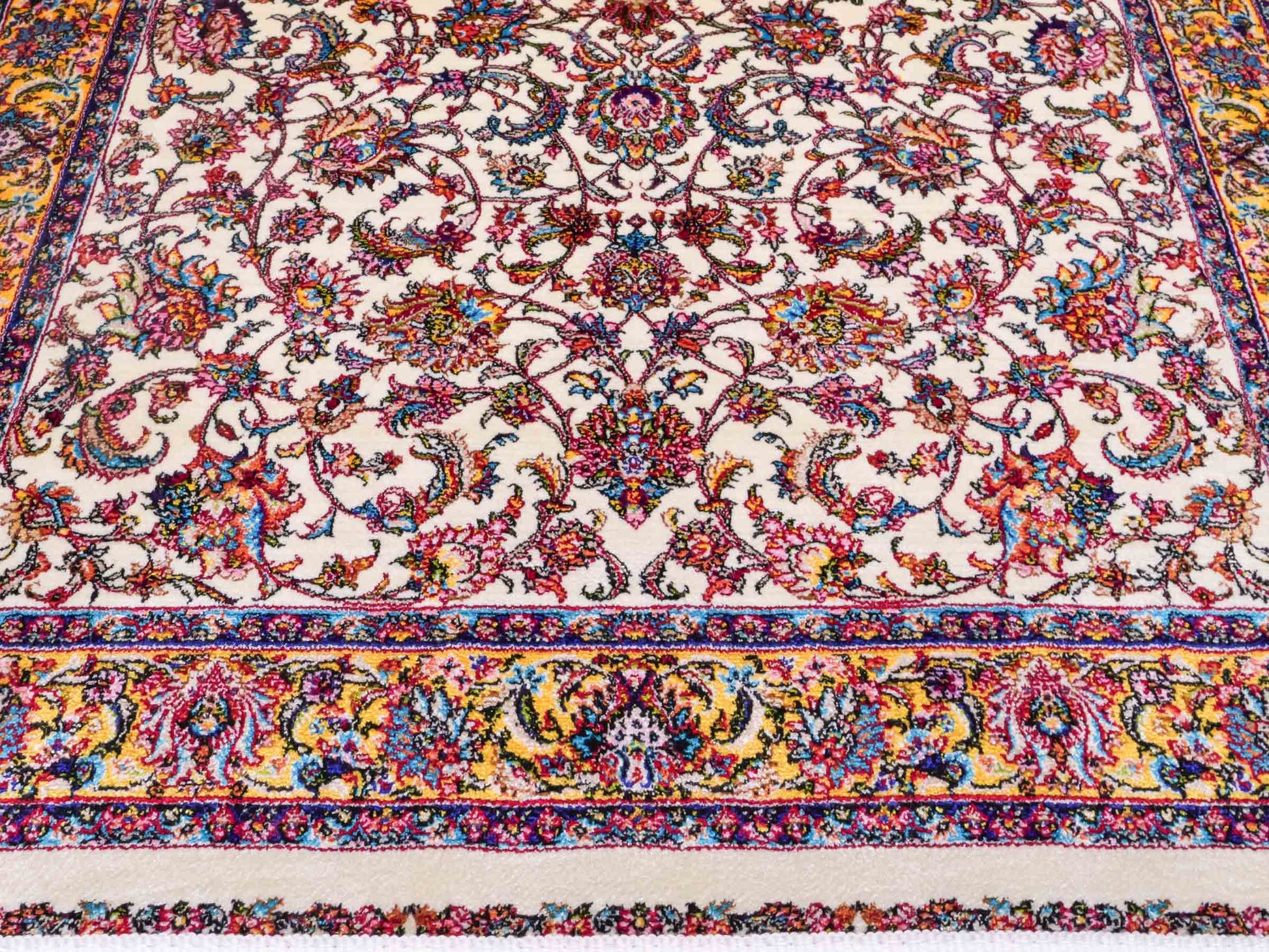 Ghom Maschinenteppich "Gordafarid" 90 x 60 cm aus pflanzlicher Seide (Viskose), Allover-Design, Cremeweiß, Beige. Teppichnummer: V41CR054M. Persian Luxury Collection by Khademi. Made in Iran / Persia – Vertrieb durch JUPITER Intl.