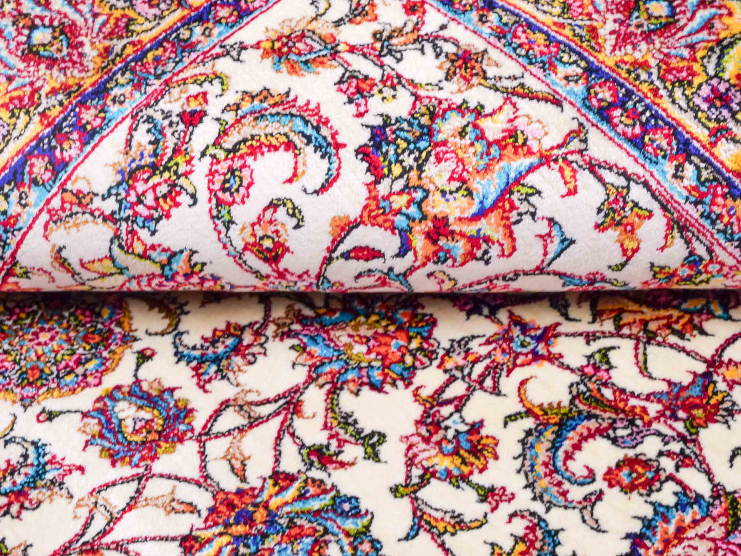 Ghom Maschinenteppich "Gordafarid" 90 x 60 cm aus pflanzlicher Seide (Viskose), Allover-Design, Cremeweiß, Beige. Teppichnummer: V41CR054M. Persian Luxury Collection by Khademi. Made in Iran / Persia – Vertrieb durch JUPITER Intl.