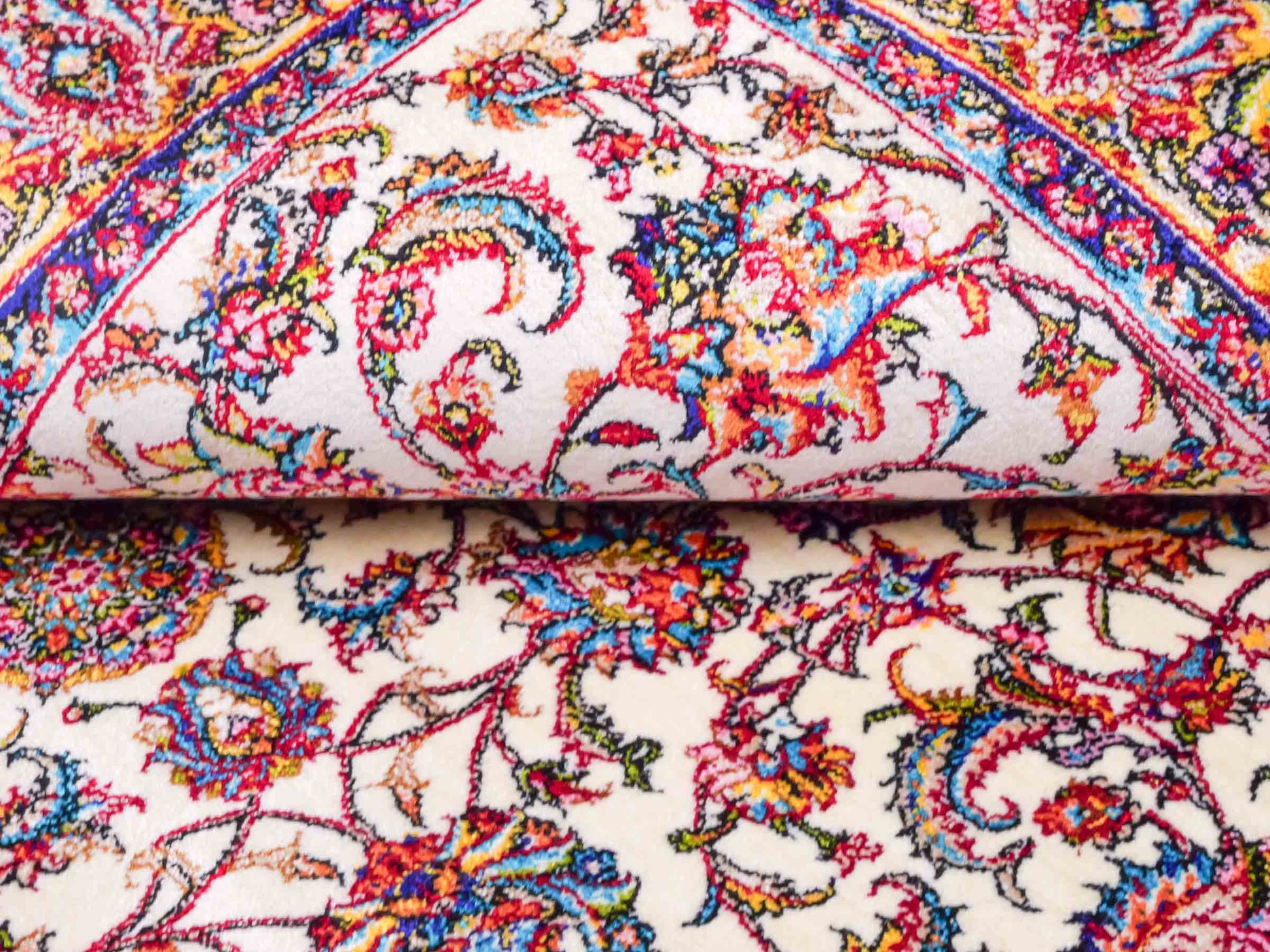 Ghom Maschinenteppich "Gordafarid" 90 x 60 cm aus pflanzlicher Seide (Viskose), Allover-Design, Cremeweiß, Beige. Teppichnummer: V41CR054M. Persian Luxury Collection by Khademi. Made in Iran / Persia – Vertrieb durch JUPITER Intl.