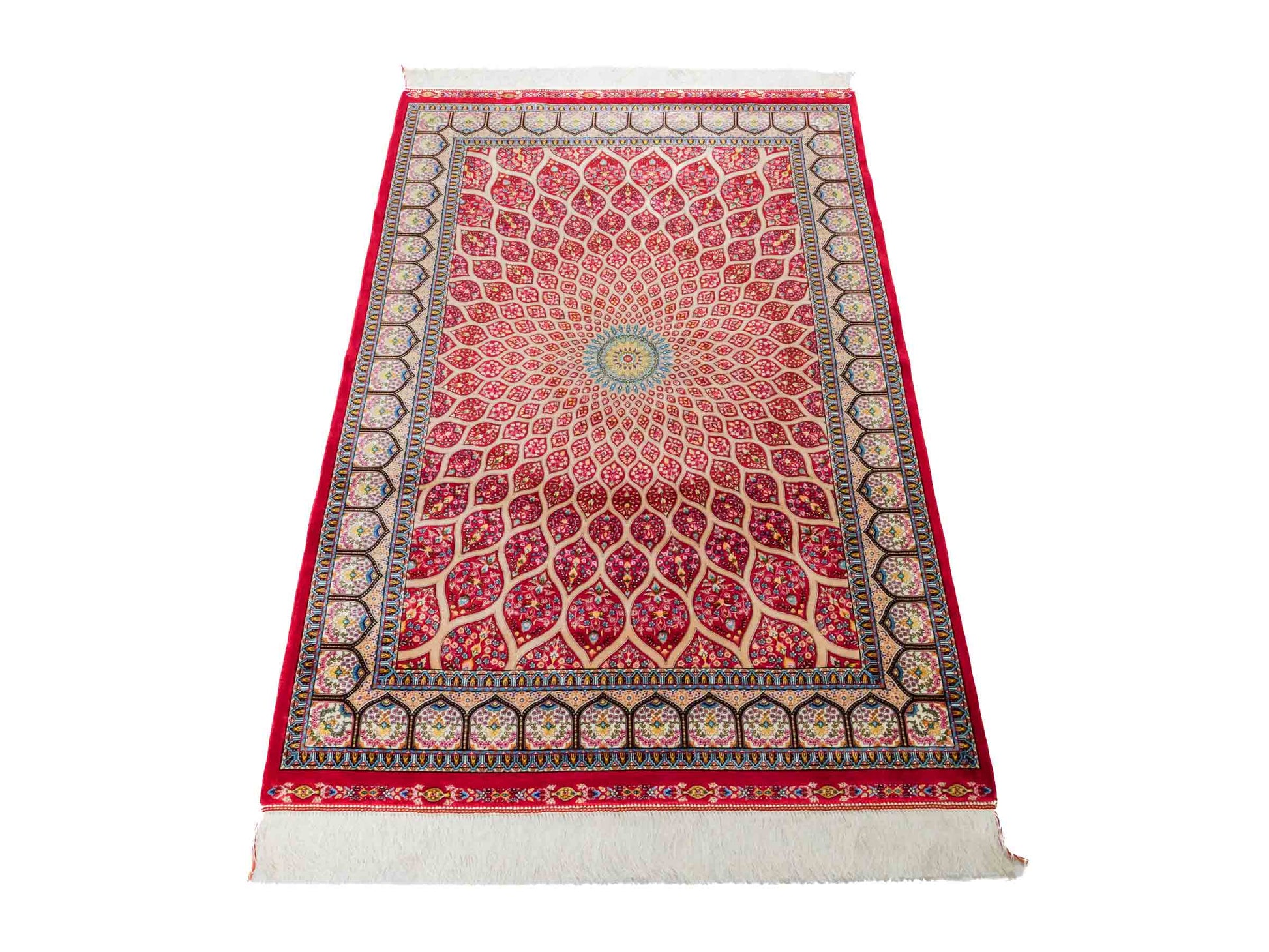 Ghom Maschinenteppich "Goshasp" 150 x 100 cm aus pflanzlicher Seide (Viskose) mit Gumbad-Medaillon, Rot. Teppichnummer: V40RD150H. Persian Luxury Collection by Khademi. Made in Iran / Persia – Vertrieb durch JUPITER Intl.