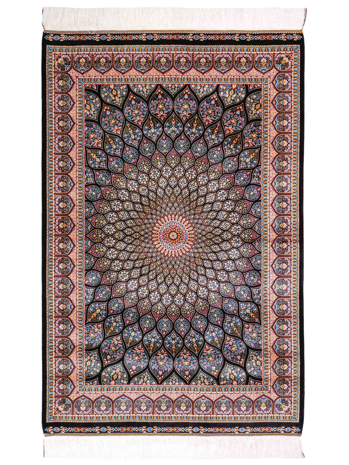 Ghom Maschinenteppich "Goshasp" 150 x 100 cm, mit Medaillon, aus pflanzlicher Seide (Viskose), Schwarz-Grün-Mehrfarbig. Teppichnummer: V40BK150H. Persian Luxury Collection by Khademi. Made in Iran / Persia – Vertrieb durch JUPITER Intl.