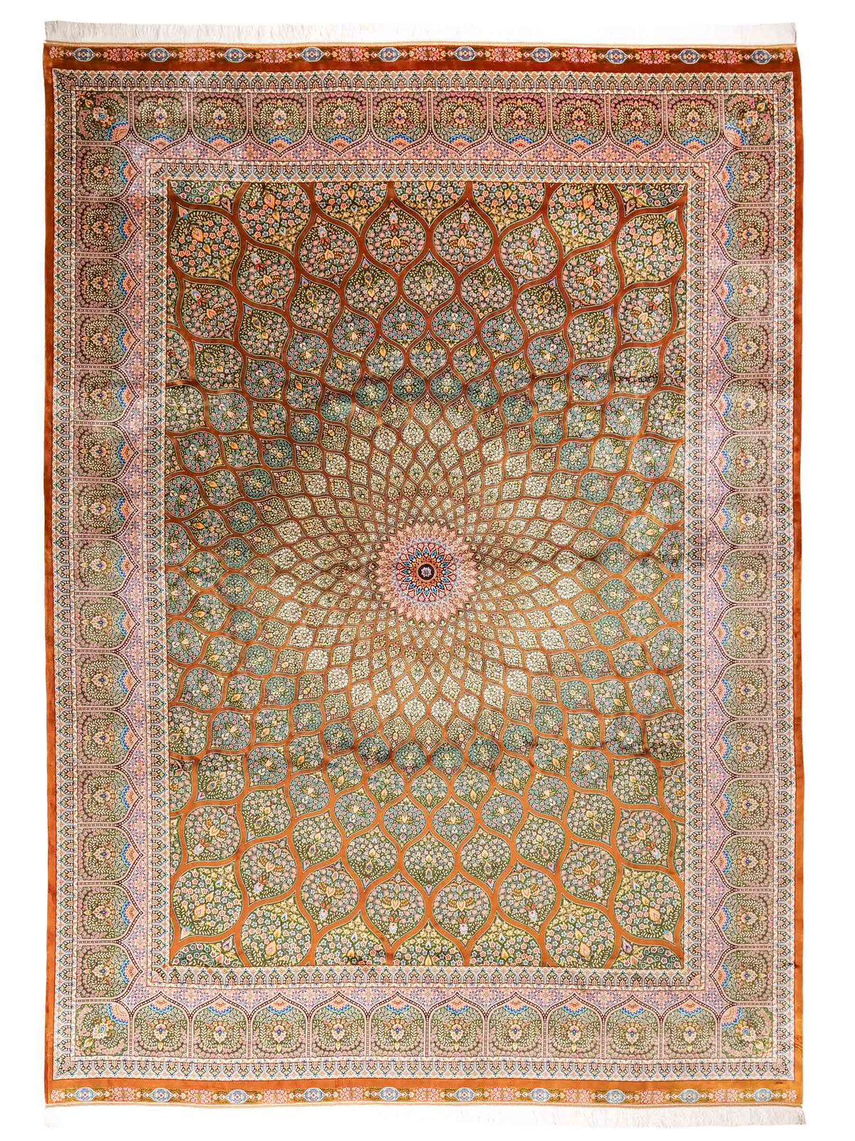 Ghom Maschinenteppich "Goshasp" 350 x 250 cm, mit Medaillon, aus pflanzlicher Seide (Viskose), Braun-Grün. Teppichnummer: V40WN875H. Persian Luxury Collection by Khademi. Made in Iran / Persia – Vertrieb durch JUPITER Intl.