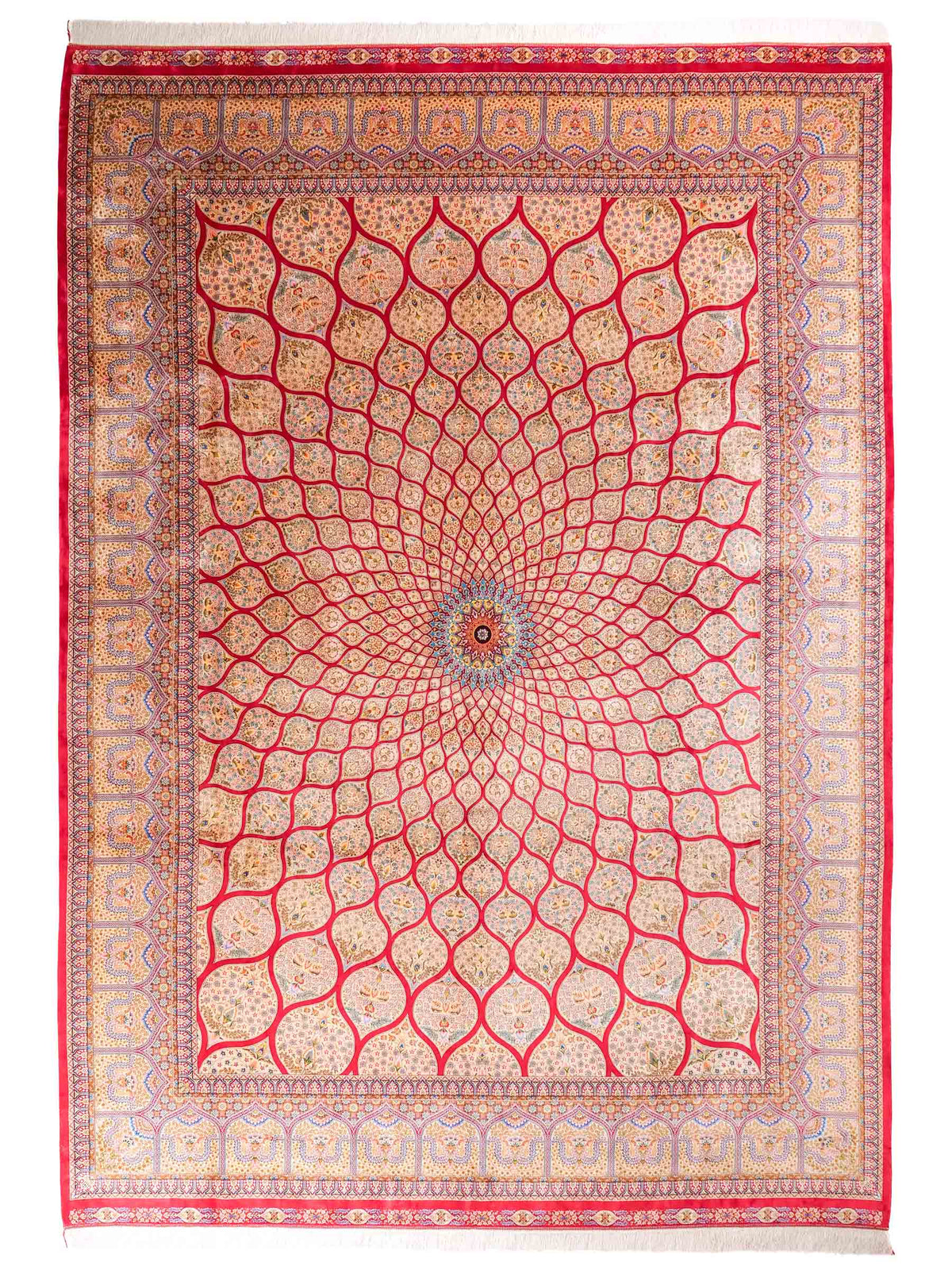 Ghom Maschinenteppich "Goshasp" 350 x 250 cm, mit Medaillon, aus pflanzlicher Seide (Viskose), Rot-Gold. Teppichnummer: V40RD875H. Persian Luxury Collection by Khademi. Made in Iran / Persia – Vertrieb durch JUPITER Intl.