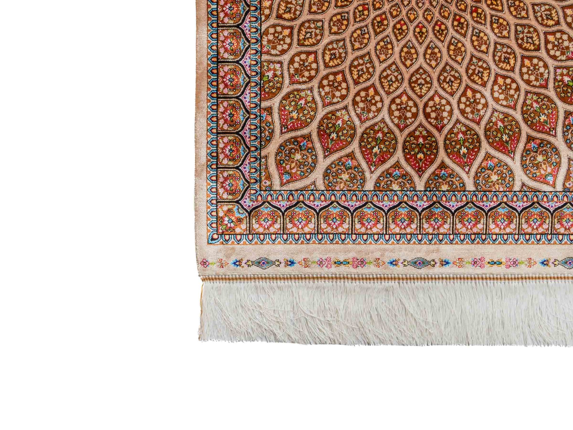 Ghom Maschinenteppich "Goshasp" 90 x 60 cm aus pflanzlicher Seide (Viskose) mit Gumbad-Medaillon, Beige. Teppichnummer: V40BG054H. Persian Luxury Collection by Khademi. Made in Iran / Persia – Vertrieb durch JUPITER Intl.