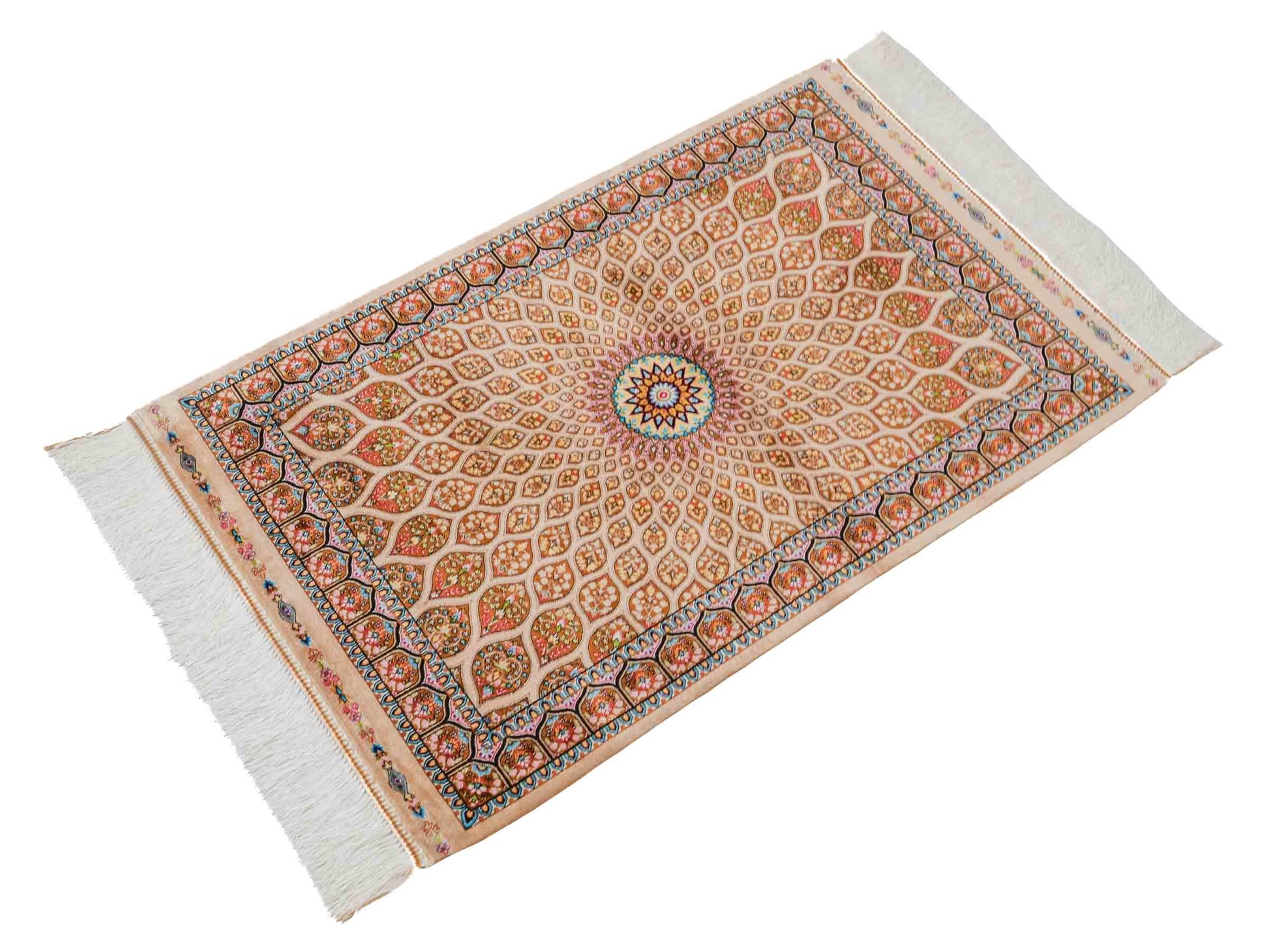 Ghom Maschinenteppich "Goshasp" 90 x 60 cm aus pflanzlicher Seide (Viskose) mit Gumbad-Medaillon, Beige. Teppichnummer: V40BG054H. Persian Luxury Collection by Khademi. Made in Iran / Persia – Vertrieb durch JUPITER Intl.