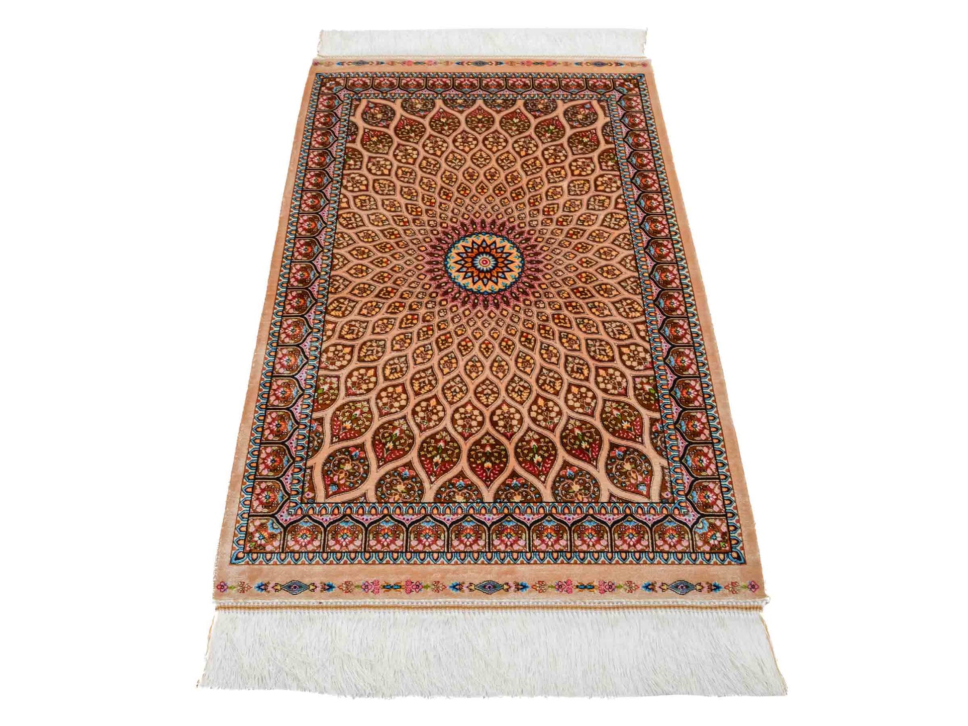 Ghom Maschinenteppich "Goshasp" 90 x 60 cm aus pflanzlicher Seide (Viskose) mit Gumbad-Medaillon, Beige. Teppichnummer: V40BG054H. Persian Luxury Collection by Khademi. Made in Iran / Persia – Vertrieb durch JUPITER Intl.