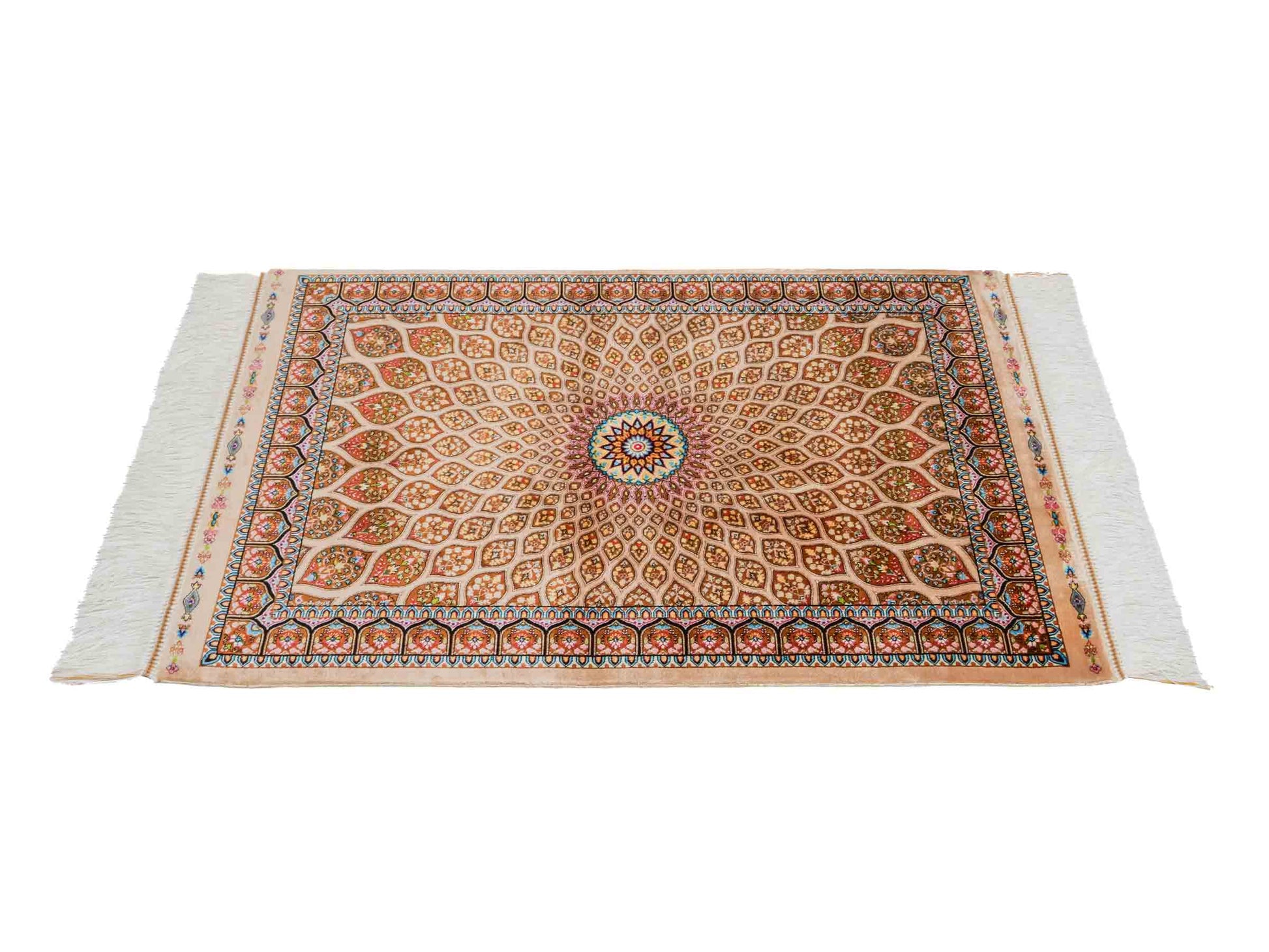 Ghom Maschinenteppich "Goshasp" 90 x 60 cm aus pflanzlicher Seide (Viskose) mit Gumbad-Medaillon, Beige. Teppichnummer: V40BG054H. Persian Luxury Collection by Khademi. Made in Iran / Persia – Vertrieb durch JUPITER Intl.