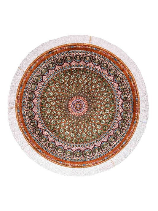 Runder Ghom Maschinenteppich "Goshasp" 100 x 100 cm, mit Medaillon, aus pflanzlicher Seide (Viskose), Braun-Grün. Teppichnummer: V40WN100H. Persian Luxury Collection by Khademi. Made in Iran / Persia – Vertrieb durch JUPITER Intl.