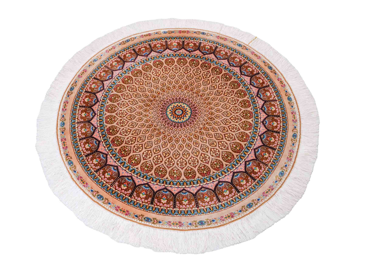 Runder Ghom Maschinenteppich "Goshasp" 100 x 100 cm, mit Medaillon, aus pflanzlicher Seide (Viskose), Beige-Cremeweiß. Teppichnummer: V40BG100H. Persian Luxury Collection by Khademi. Made in Iran / Persia – Vertrieb durch JUPITER Intl.