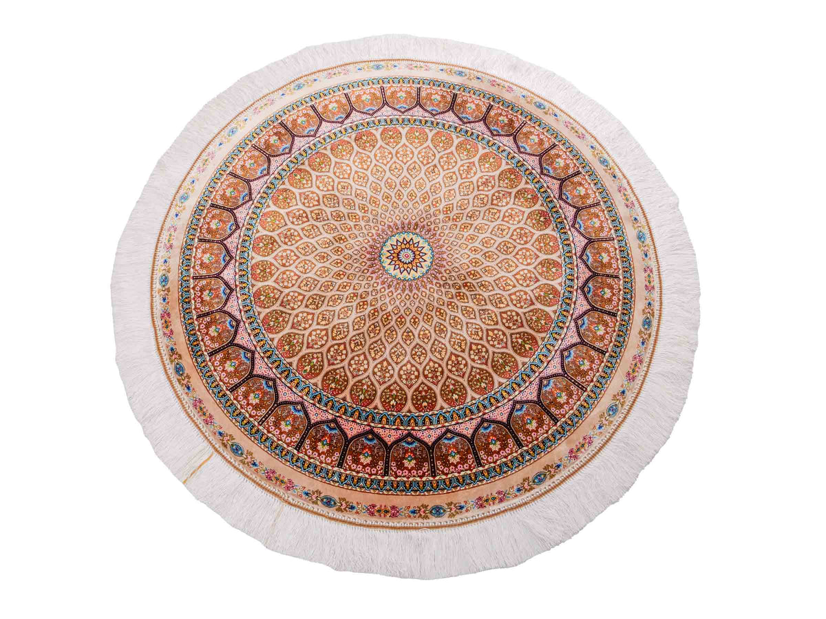 Runder Ghom Maschinenteppich "Goshasp" 100 x 100 cm, mit Medaillon, aus pflanzlicher Seide (Viskose), Beige-Cremeweiß. Teppichnummer: V40BG100H. Persian Luxury Collection by Khademi. Made in Iran / Persia – Vertrieb durch JUPITER Intl.