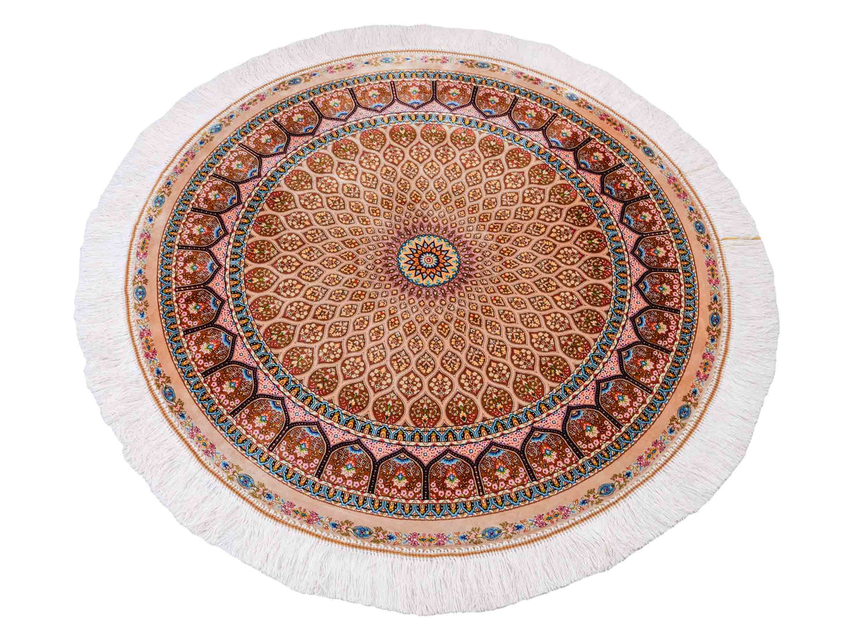 Runder Ghom Maschinenteppich "Goshasp" 100 x 100 cm, mit Medaillon, aus pflanzlicher Seide (Viskose), Beige-Cremeweiß. Teppichnummer: V40BG100H. Persian Luxury Collection by Khademi. Made in Iran / Persia – Vertrieb durch JUPITER Intl.