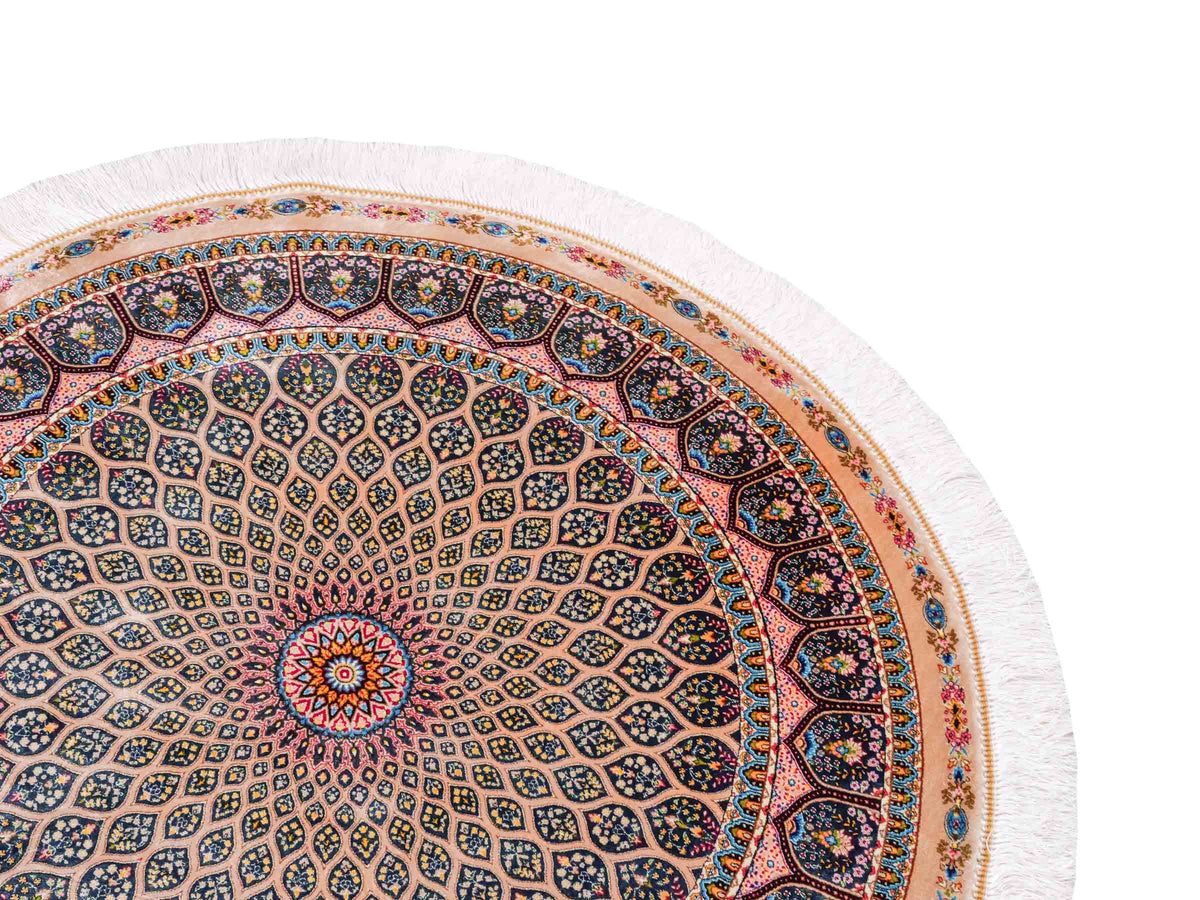 Runder Ghom Maschinenteppich "Goshasp" 100 x 100 cm, mit Medaillon, aus pflanzlicher Seide (Viskose), Beige-Grün. Teppichnummer: V40CG100H. Persian Luxury Collection by Khademi. Made in Iran / Persia – Vertrieb durch JUPITER Intl.