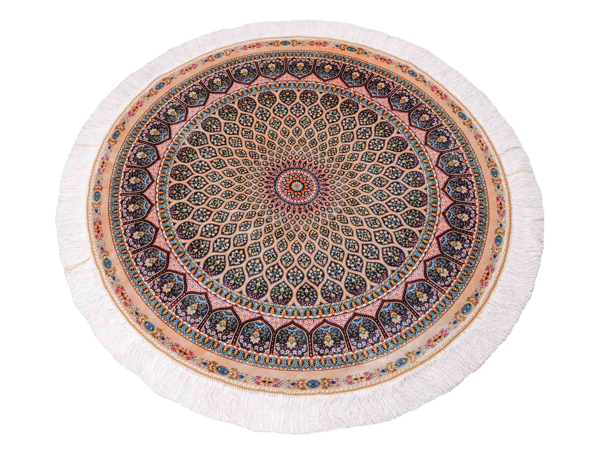 Runder Ghom Maschinenteppich "Goshasp" 100 x 100 cm, mit Medaillon, aus pflanzlicher Seide (Viskose), Beige-Grün. Teppichnummer: V40CG100H. Persian Luxury Collection by Khademi. Made in Iran / Persia – Vertrieb durch JUPITER Intl.