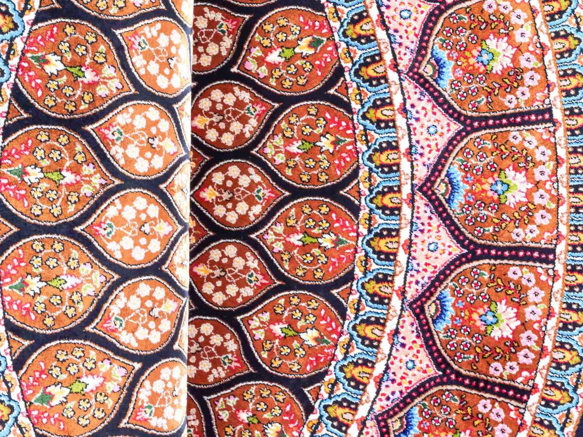 Runder Ghom Maschinenteppich "Goshasp" 100 x 100 cm, mit Medaillon, aus pflanzlicher Seide (Viskose), Braun-Schwarz. Teppichnummer: V40BB100H. Persian Luxury Collection by Khademi. Made in Iran / Persia – Vertrieb durch JUPITER Intl.