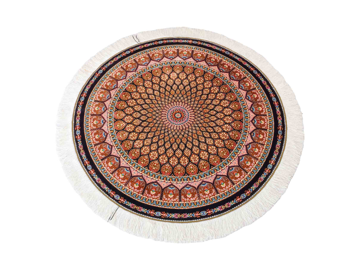 Runder Ghom Maschinenteppich "Goshasp" 100 x 100 cm, mit Medaillon, aus pflanzlicher Seide (Viskose), Braun-Schwarz. Teppichnummer: V40BB100H. Persian Luxury Collection by Khademi. Made in Iran / Persia – Vertrieb durch JUPITER Intl.