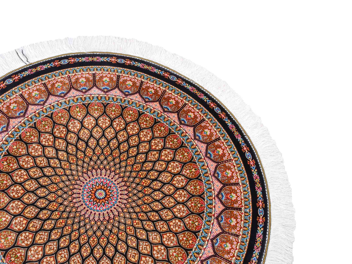 Runder Ghom Maschinenteppich "Goshasp" 100 x 100 cm, mit Medaillon, aus pflanzlicher Seide (Viskose), Braun-Schwarz. Teppichnummer: V40BB100H. Persian Luxury Collection by Khademi. Made in Iran / Persia – Vertrieb durch JUPITER Intl.