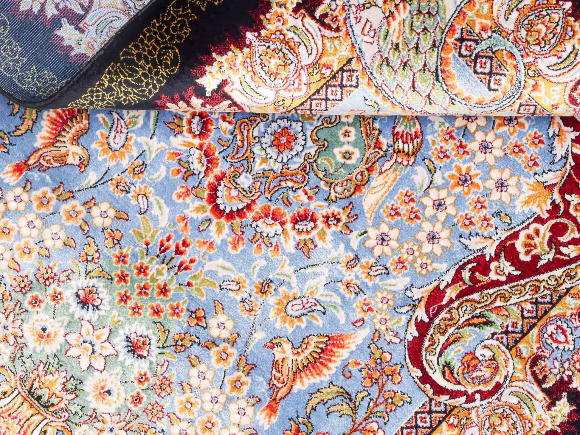 Ghom Maschinenteppich "Gudarz" 90 x 60 cm aus pflanzlicher Seide (Viskose). Wandteppich mit Bildmotiv, Schwarz-Blau. Teppichnummer: V39BK054H. Persian Luxury Collection by Khademi. Made in Iran / Persia – Vertrieb durch JUPITER Intl.