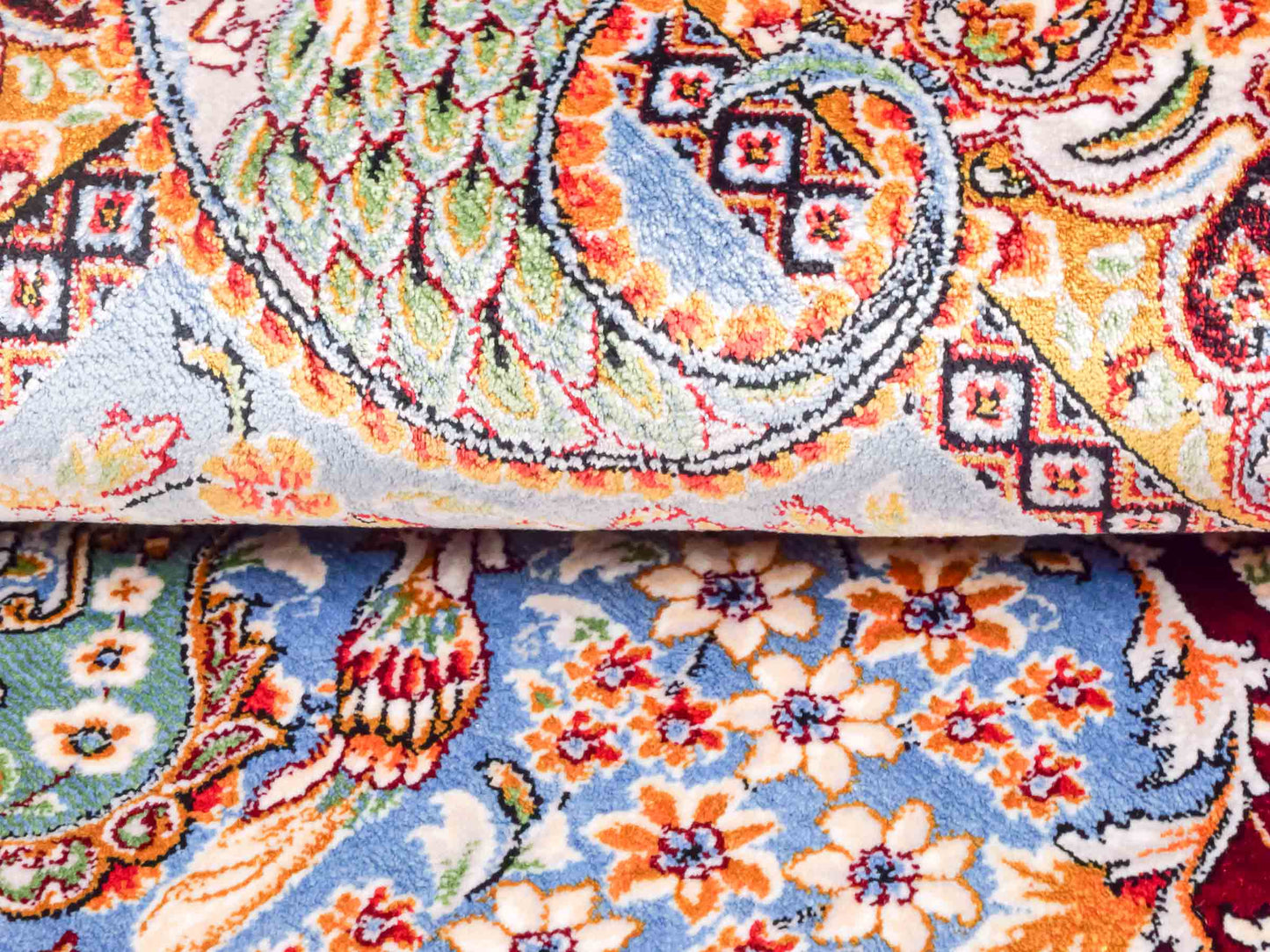 Ghom Maschinenteppich "Gudarz" 90 x 60 cm aus pflanzlicher Seide (Viskose). Wandteppich mit Bildmotiv, Schwarz-Blau. Teppichnummer: V39BK054H. Persian Luxury Collection by Khademi. Made in Iran / Persia – Vertrieb durch JUPITER Intl.