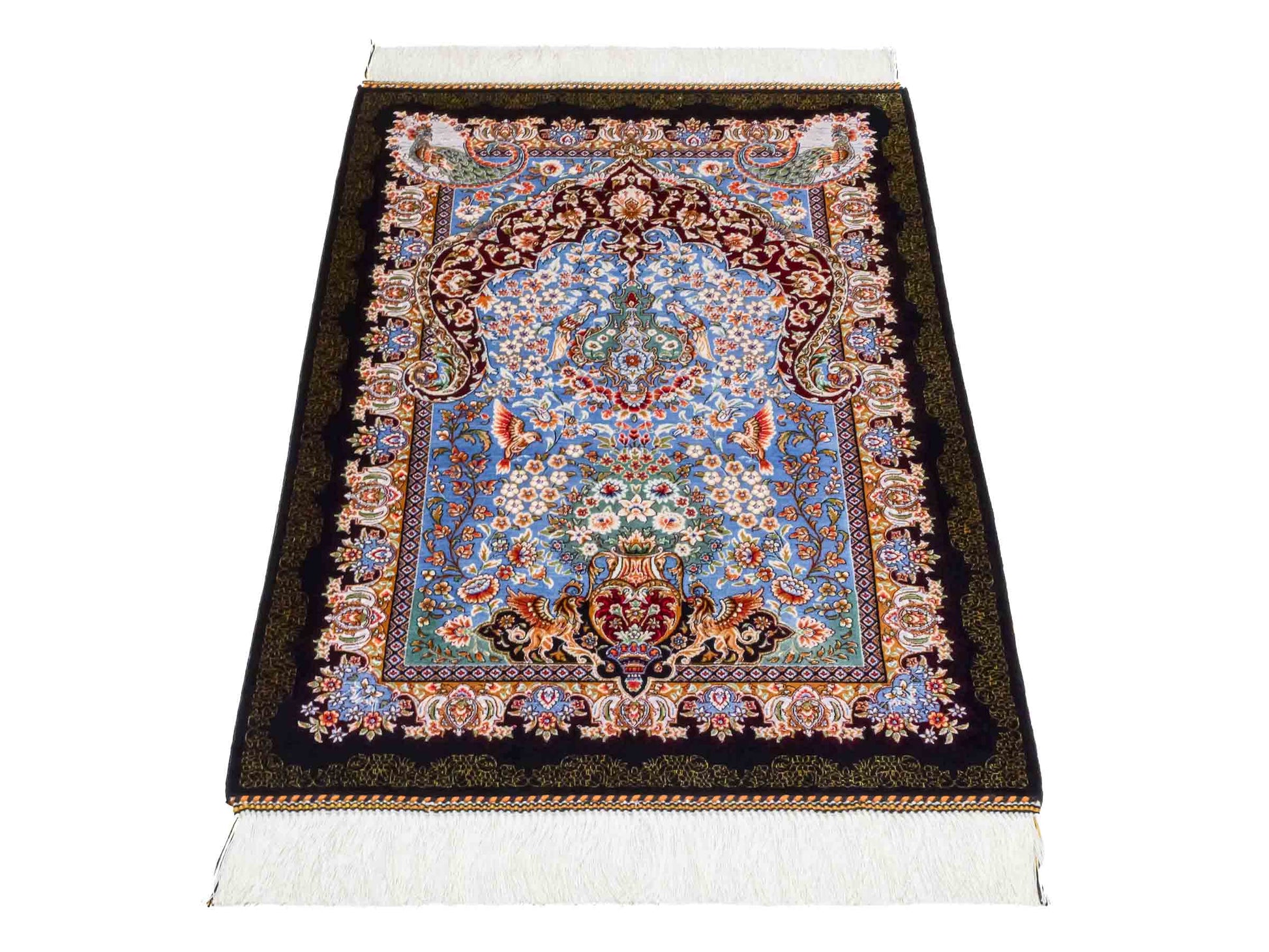 Ghom Maschinenteppich "Gudarz" 90 x 60 cm aus pflanzlicher Seide (Viskose). Wandteppich mit Bildmotiv, Schwarz-Blau. Teppichnummer: V39BK054H. Persian Luxury Collection by Khademi. Made in Iran / Persia – Vertrieb durch JUPITER Intl.