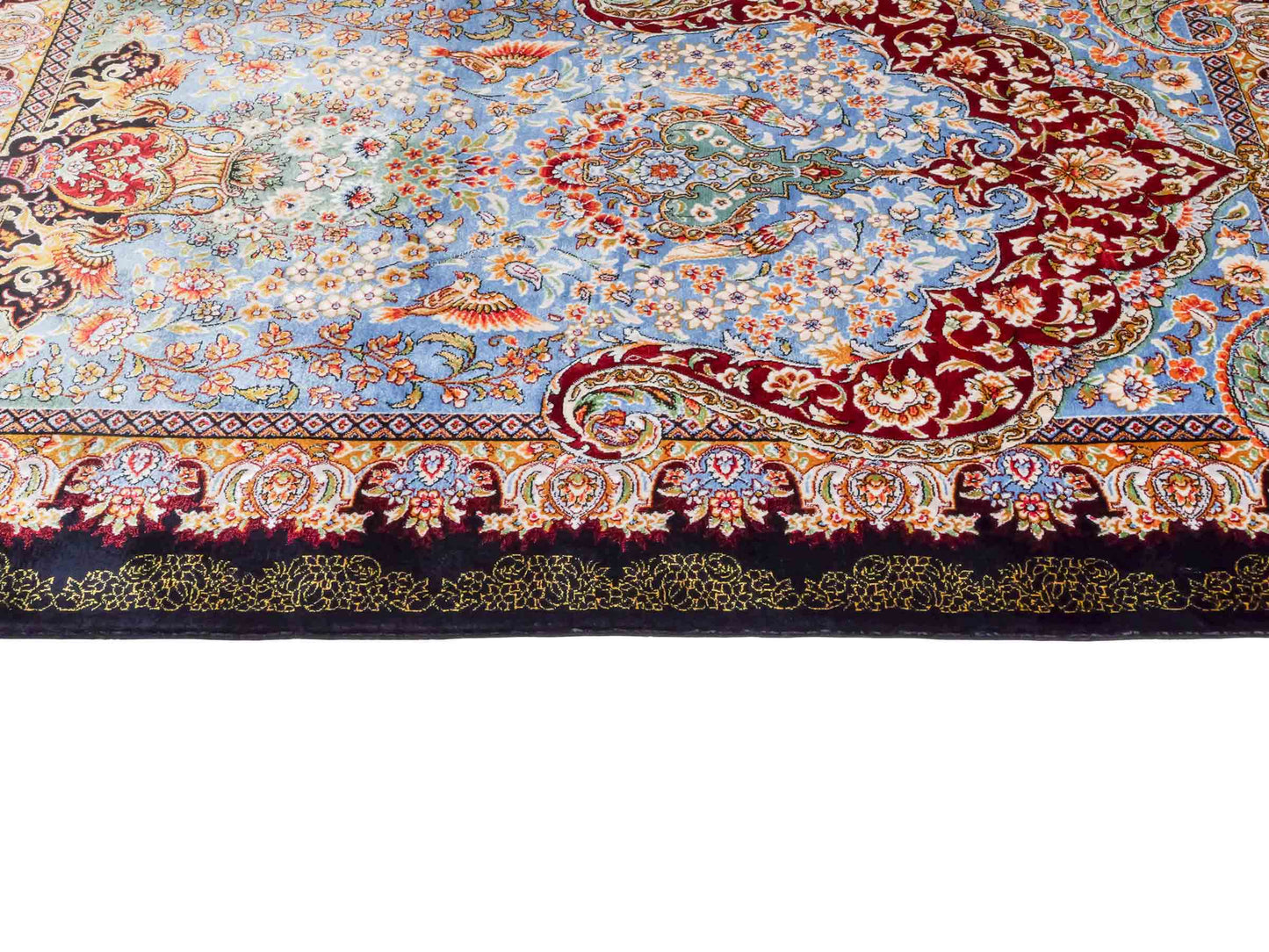 Ghom Maschinenteppich "Gudarz" 90 x 60 cm aus pflanzlicher Seide (Viskose). Wandteppich mit Bildmotiv, Schwarz-Blau. Teppichnummer: V39BK054H. Persian Luxury Collection by Khademi. Made in Iran / Persia – Vertrieb durch JUPITER Intl.