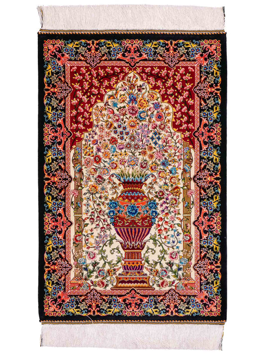 Ghom Maschinenteppich "Gushtasp" 90 x 60 cm aus pflanzlicher Seide (Viskose). Wandteppich mit Bildmotiv, Cremeweiß-Schwarz. Teppichnummer: V43CR054H. Persian Luxury Collection by Khademi. Made in Iran / Persia – Vertrieb durch JUPITER Intl.