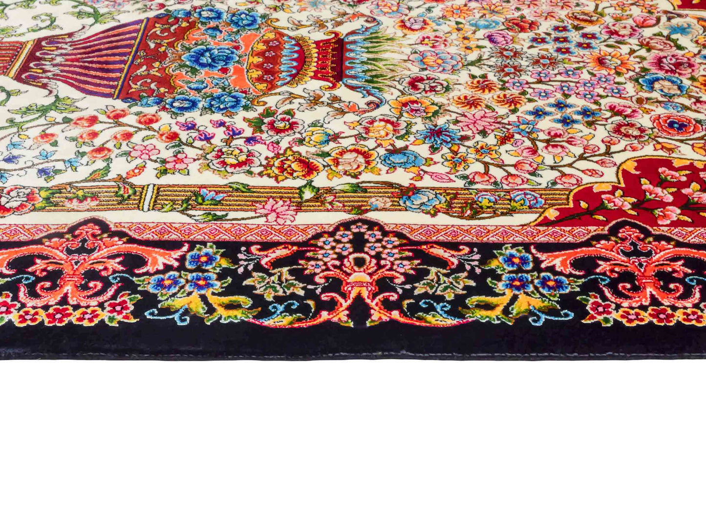Ghom Maschinenteppich "Gushtasp" 90 x 60 cm aus pflanzlicher Seide (Viskose). Wandteppich mit Bildmotiv, Cremeweiß-Schwarz. Teppichnummer: V43CR054H. Persian Luxury Collection by Khademi. Made in Iran / Persia – Vertrieb durch JUPITER Intl.