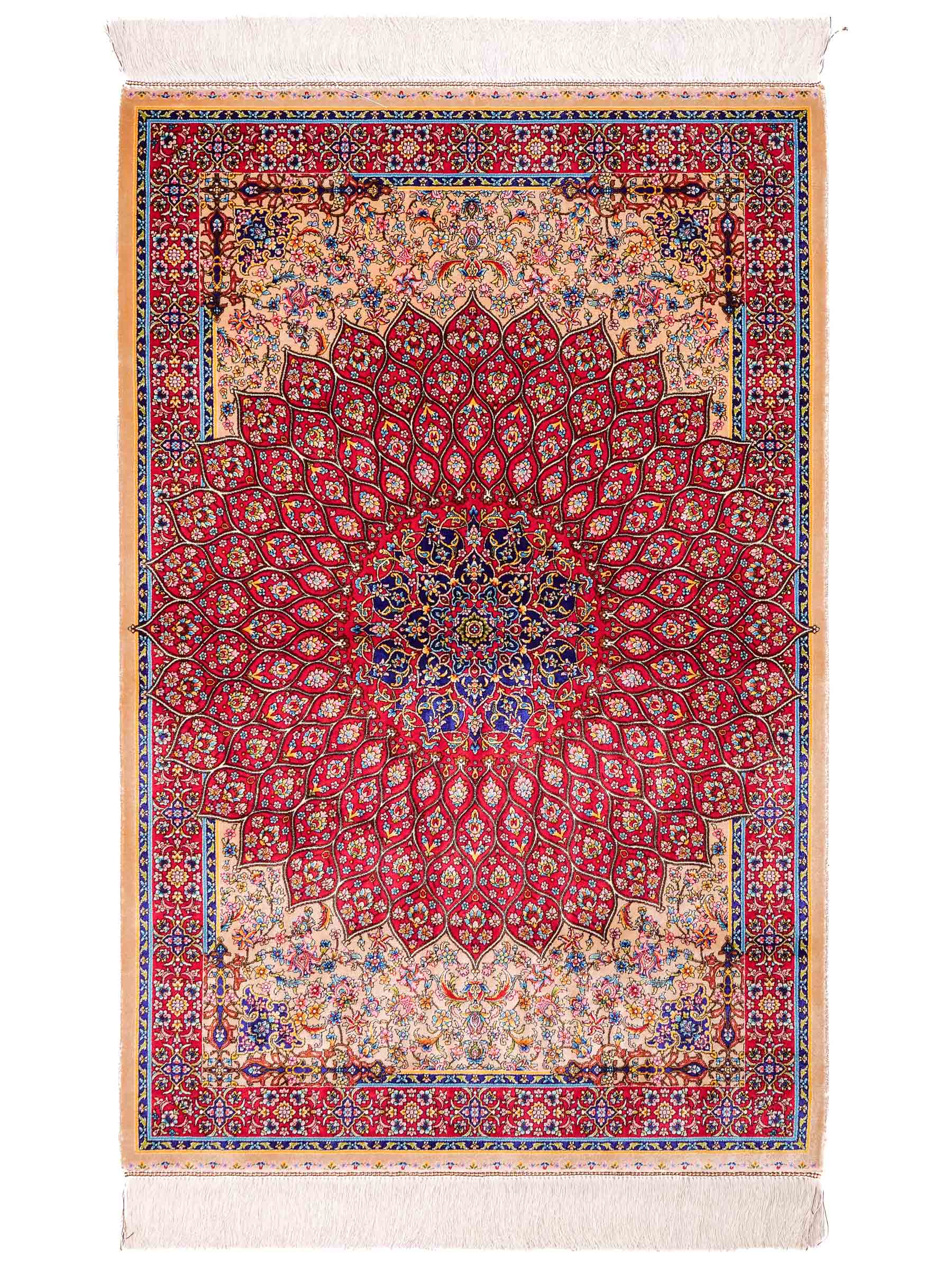 Ghom Maschinenteppich "Homa" 120 x 80 cm aus pflanzlicher Seide (Viskose) mit Medaillon, Beige-Rot. Teppichnummer: V44BR096H. Persian Luxury Collection by Khademi. Made in Iran / Persia – Vertrieb durch JUPITER Intl.