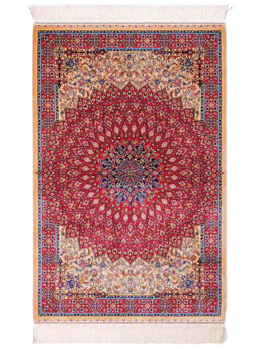 Ghom Maschinenteppich "Homa" 120 x 80 cm aus pflanzlicher Seide (Viskose) mit Medaillon, Beige-Rot. Teppichnummer: V44BR096H. Persian Luxury Collection by Khademi. Made in Iran / Persia – Vertrieb durch JUPITER Intl.