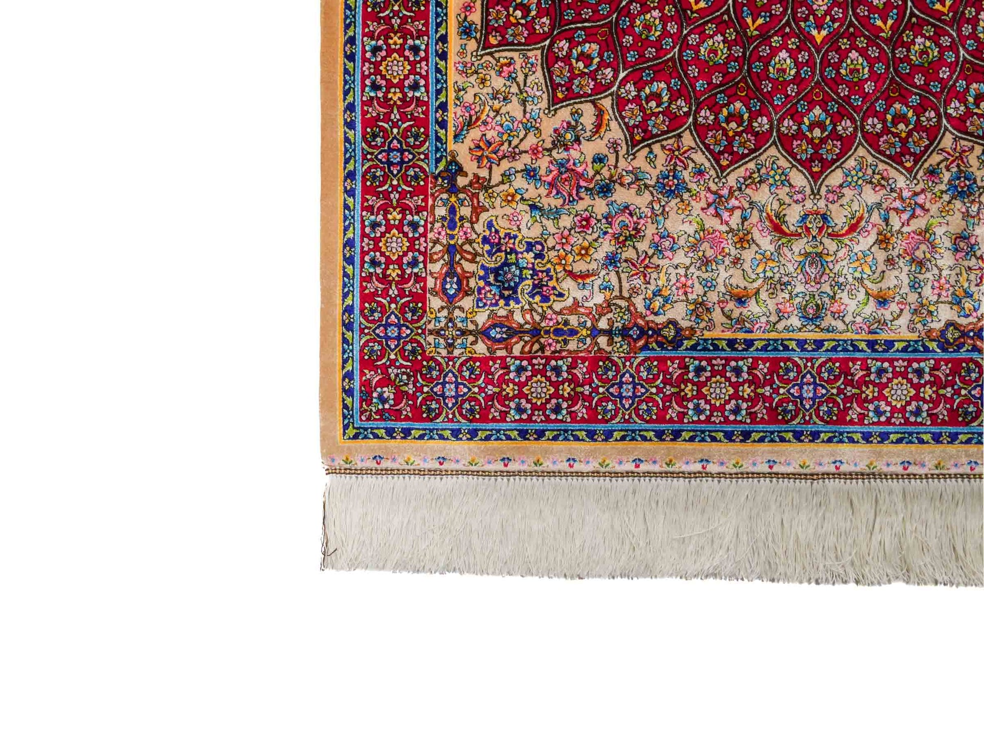 Ghom Maschinenteppich "Homa" 120 x 80 cm aus pflanzlicher Seide (Viskose) mit Medaillon, Beige-Rot. Teppichnummer: V44BR096H. Persian Luxury Collection by Khademi. Made in Iran / Persia – Vertrieb durch JUPITER Intl.