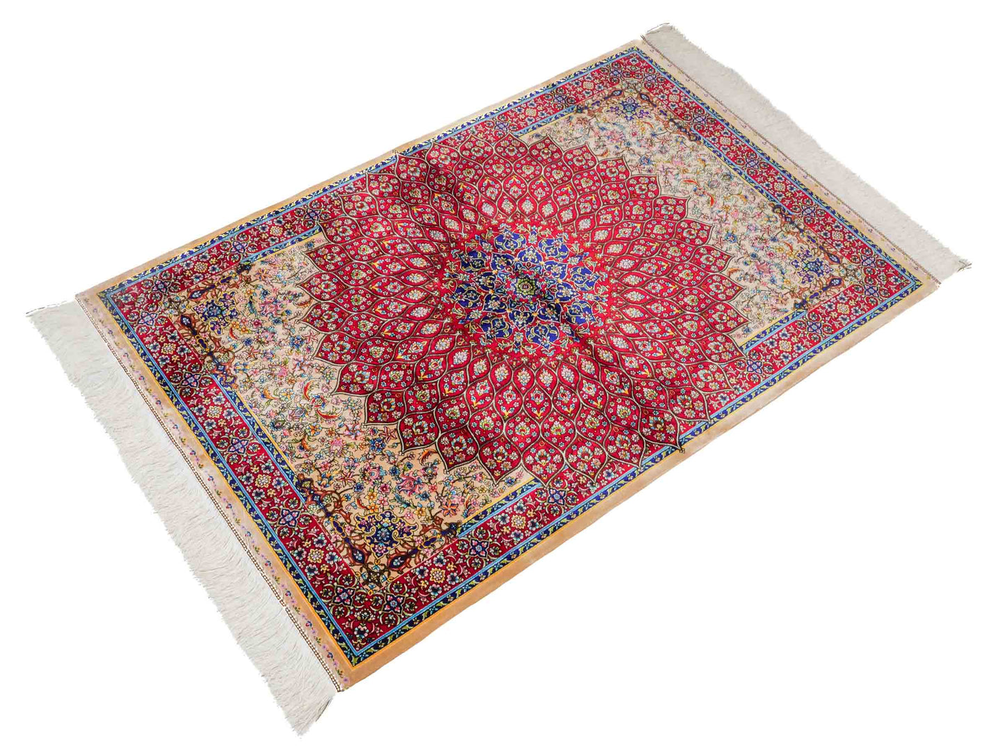 Ghom Maschinenteppich "Homa" 120 x 80 cm aus pflanzlicher Seide (Viskose) mit Medaillon, Beige-Rot. Teppichnummer: V44BR096H. Persian Luxury Collection by Khademi. Made in Iran / Persia – Vertrieb durch JUPITER Intl.