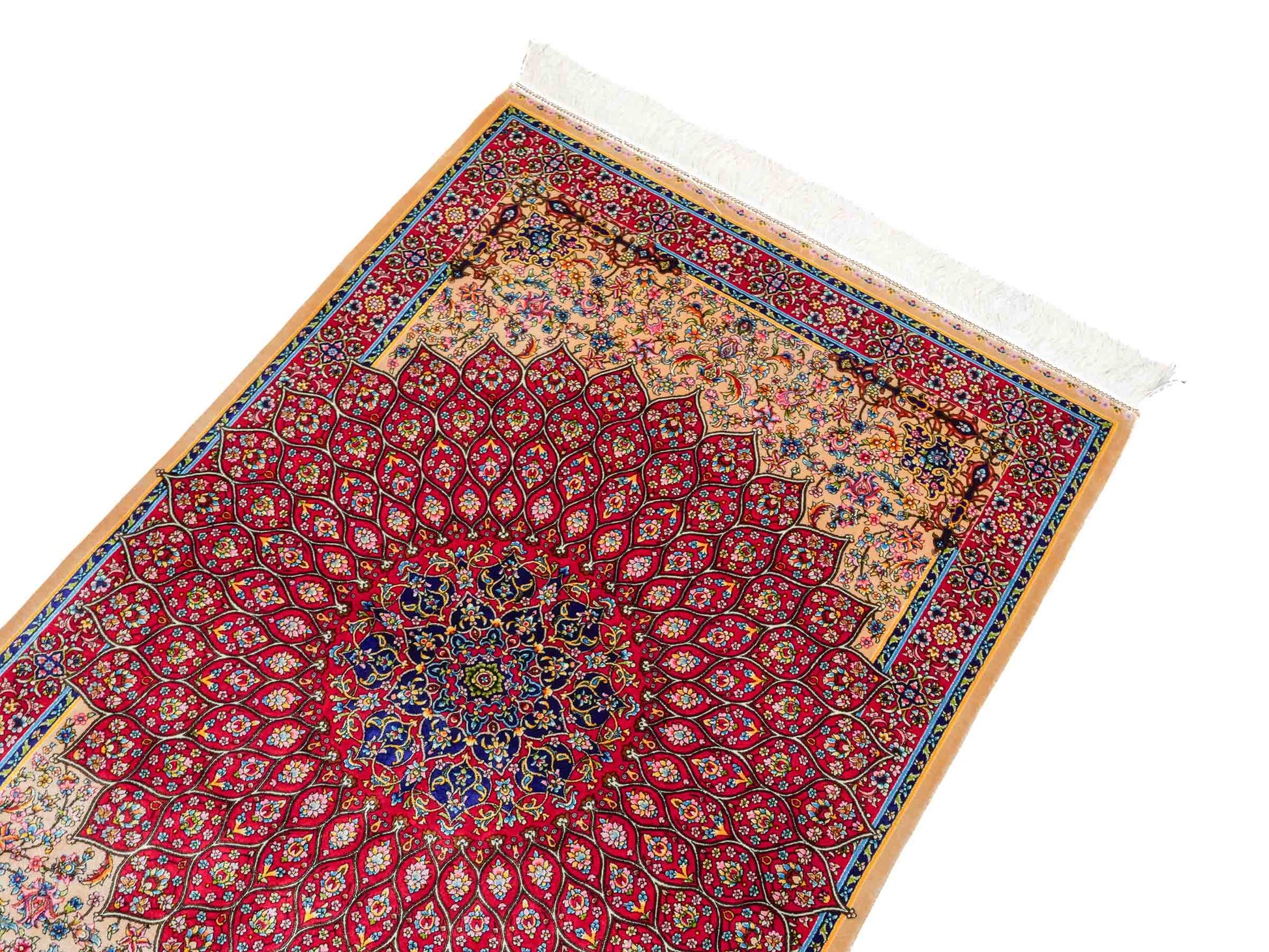 Ghom Maschinenteppich "Homa" 120 x 80 cm aus pflanzlicher Seide (Viskose) mit Medaillon, Beige-Rot. Teppichnummer: V44BR096H. Persian Luxury Collection by Khademi. Made in Iran / Persia – Vertrieb durch JUPITER Intl.