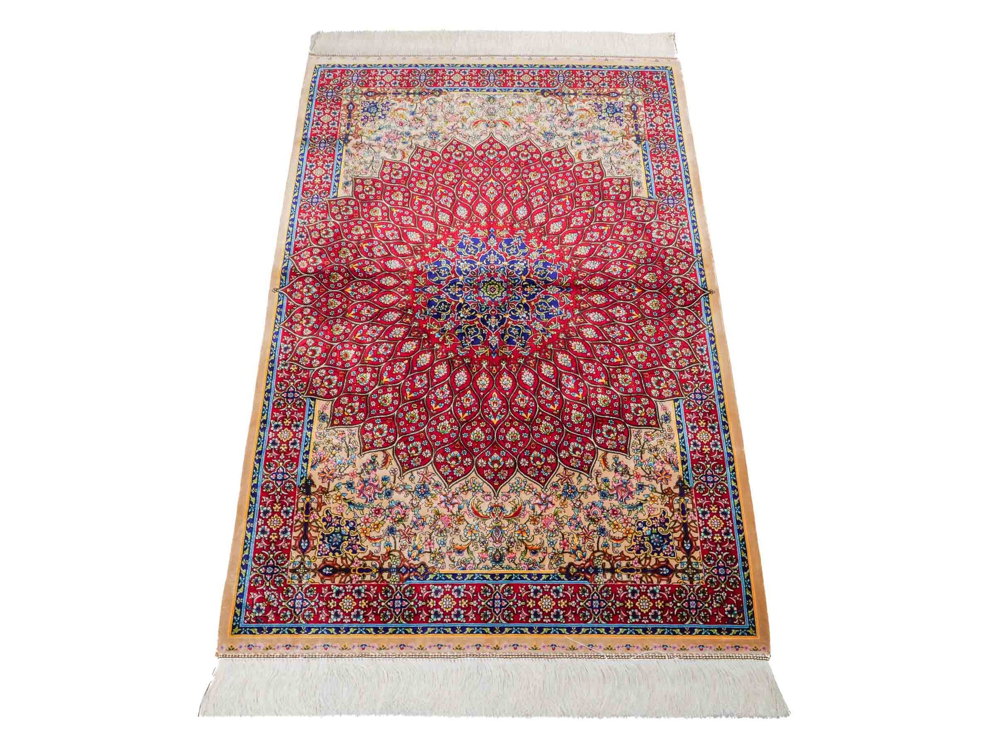 Ghom Maschinenteppich "Homa" 120 x 80 cm aus pflanzlicher Seide (Viskose) mit Medaillon, Beige-Rot. Teppichnummer: V44BR096H. Persian Luxury Collection by Khademi. Made in Iran / Persia – Vertrieb durch JUPITER Intl.