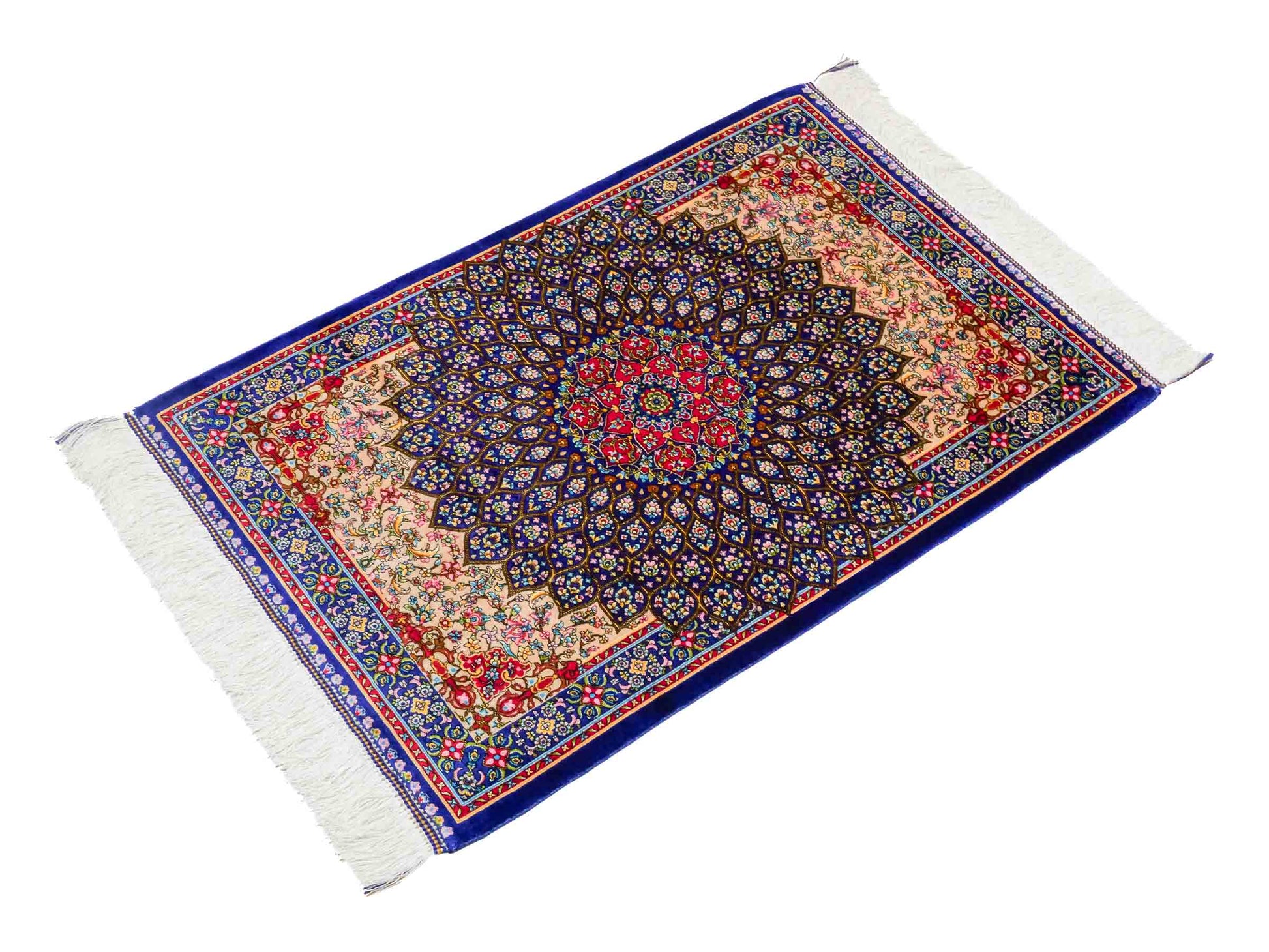 Ghom Maschinenteppich "Homa" 90 x 60 cm aus pflanzlicher Seide (Viskose) mit Medaillon, Blau-Beige. Teppichnummer: V44BB054H. Persian Luxury Collection by Khademi. Made in Iran / Persia – Vertrieb durch JUPITER Intl.